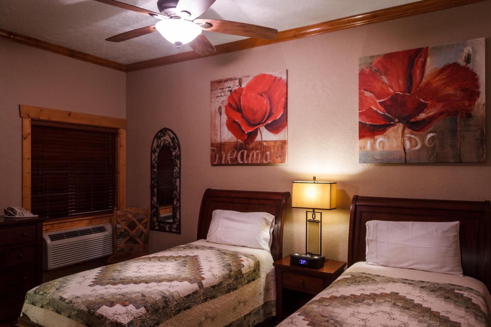 Desert Rose Resort & Cabins photo 67
