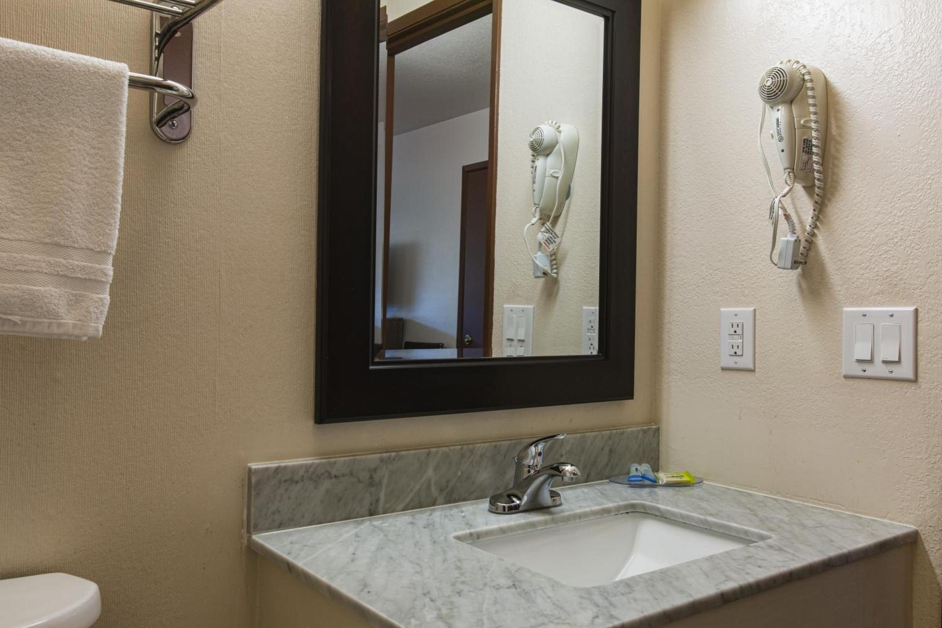 Coachman Inn photo 11