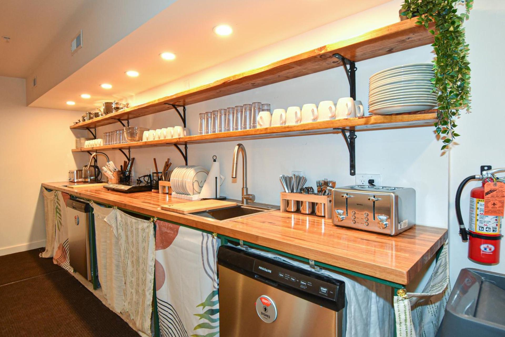 Caravan Hostel DC photo 2