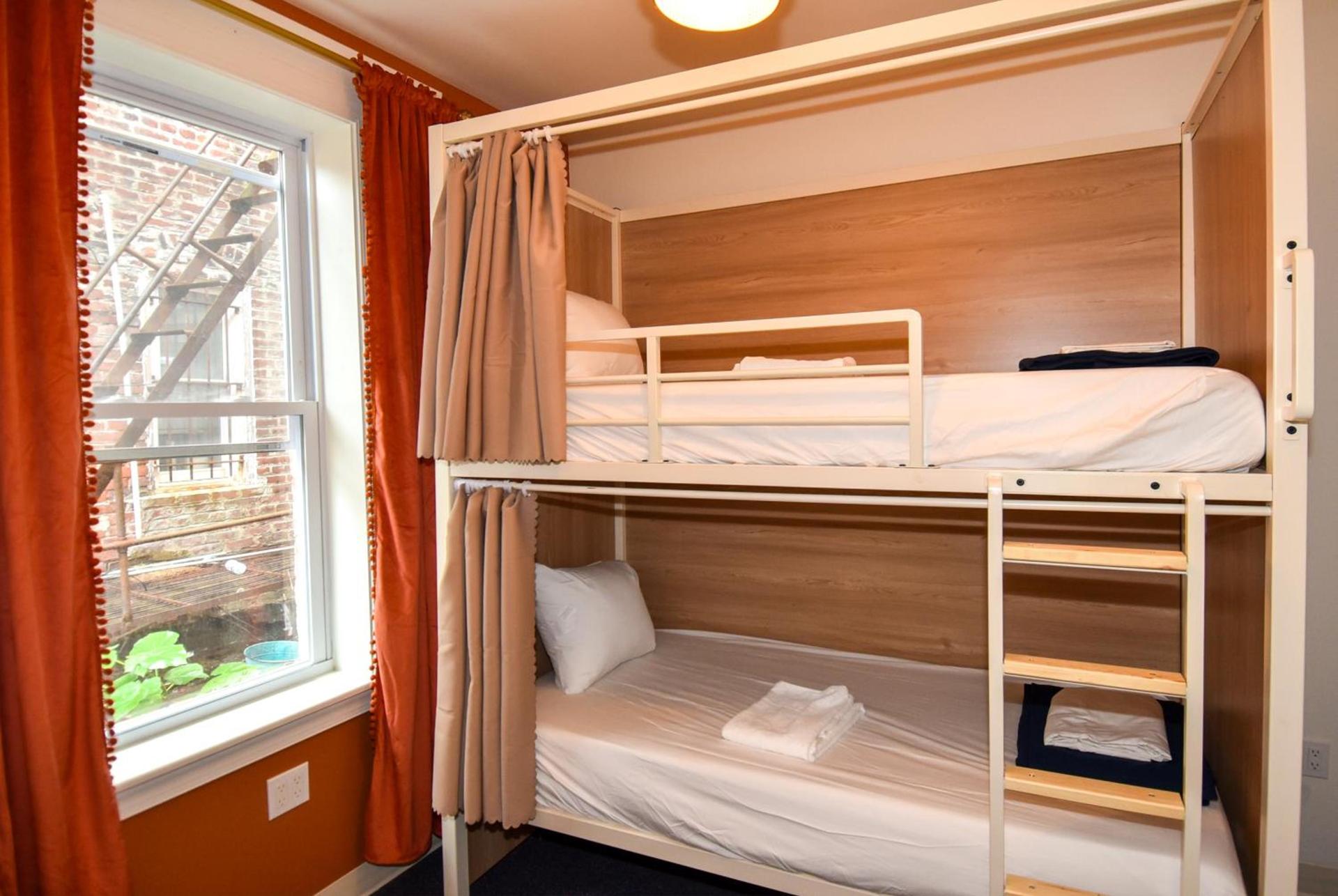 Caravan Hostel DC photo 14