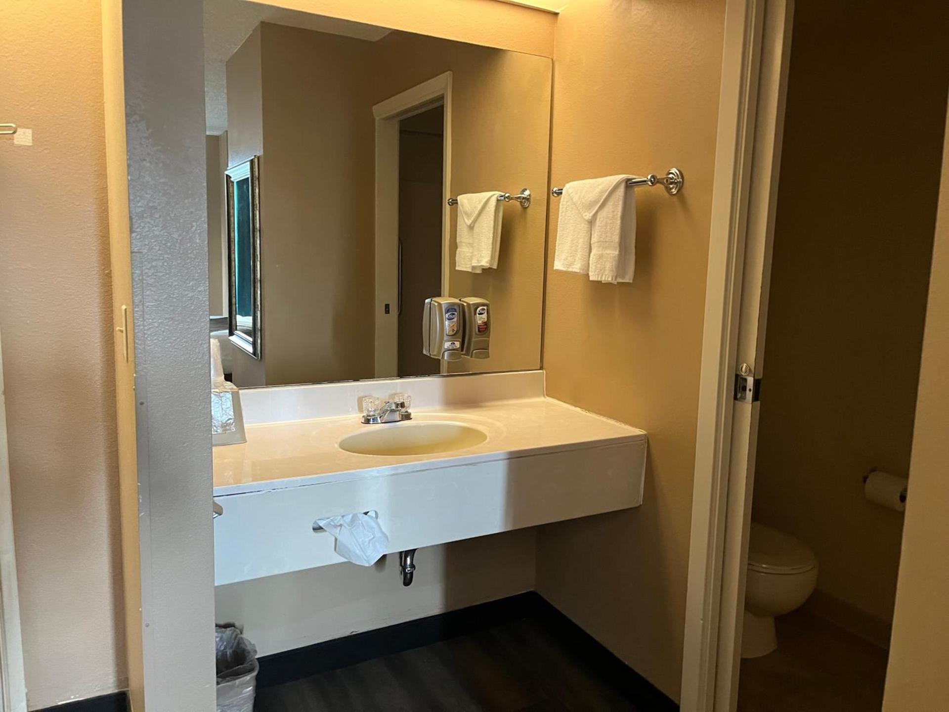 Americas Best Value Inn Kalispell photo 47
