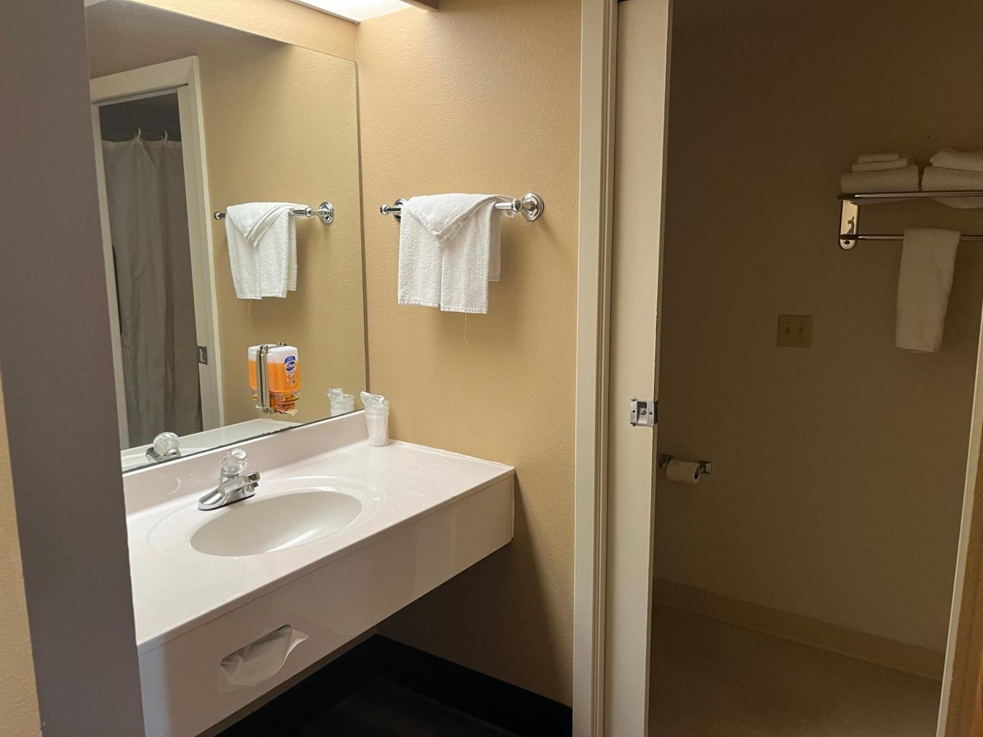 Americas Best Value Inn Kalispell photo 2