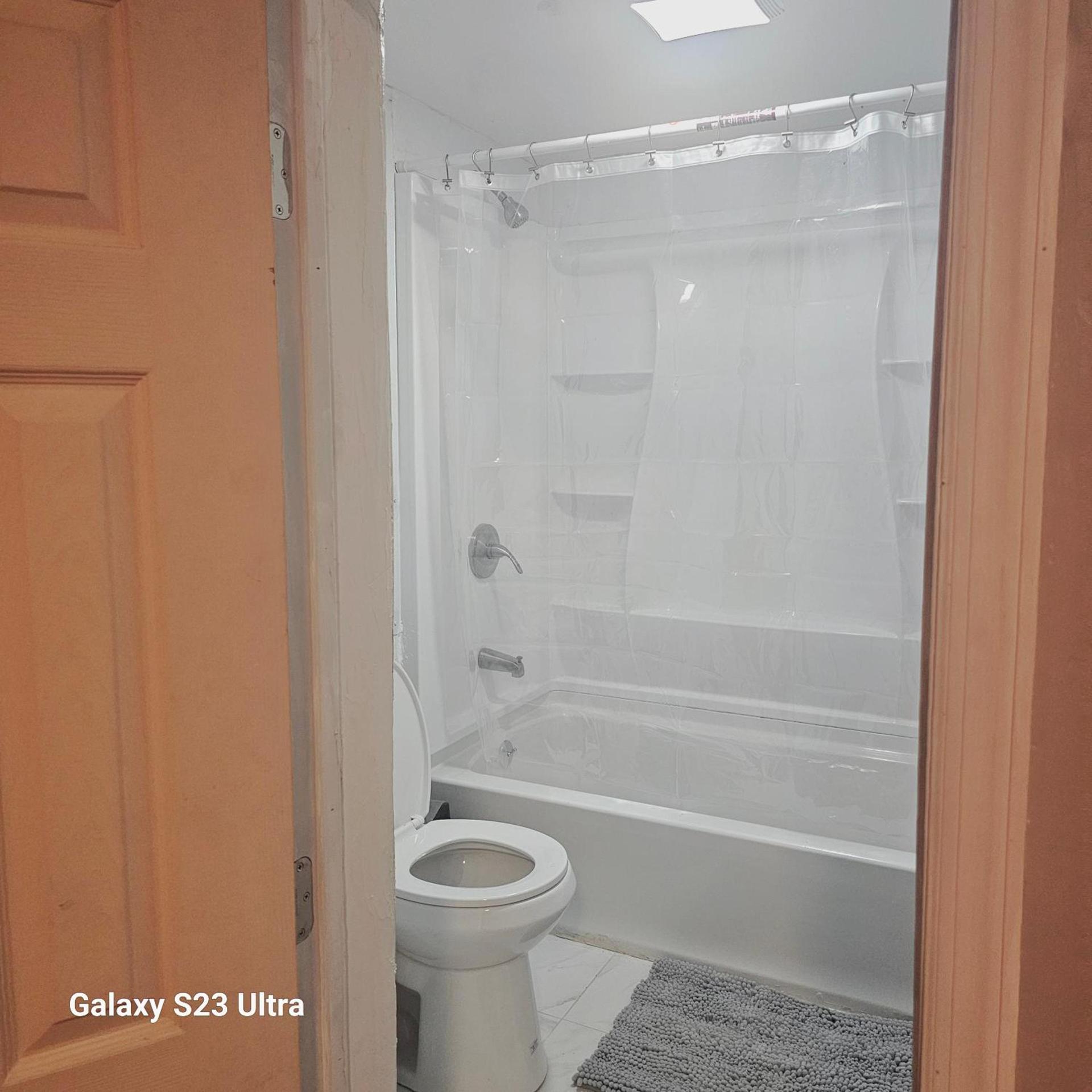 Divine Villa Guest House Harper Ave WITH FREE PRIVATE PARKING photo 19