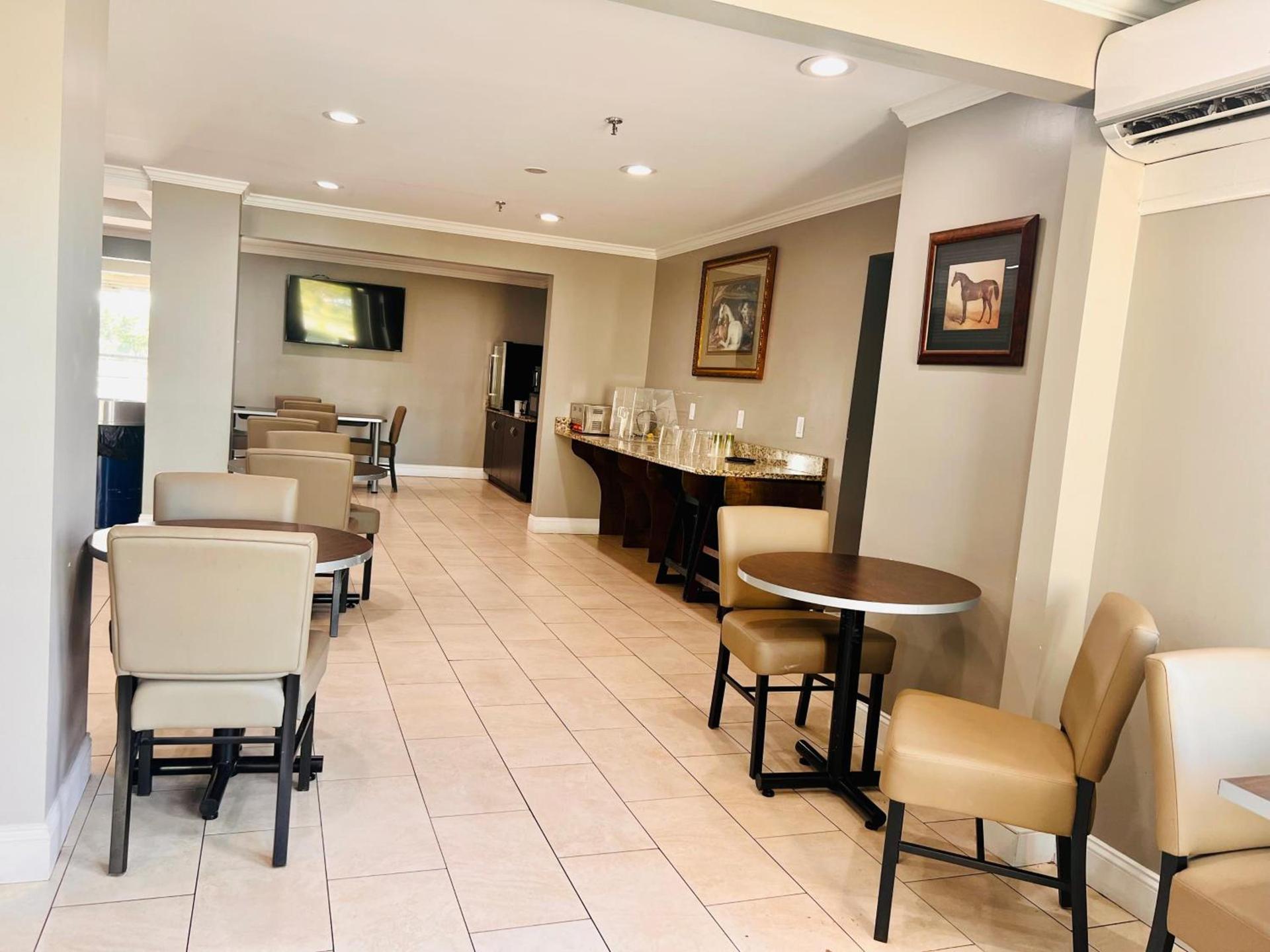 Microtel Inn by Wyndham Lexington photo 17