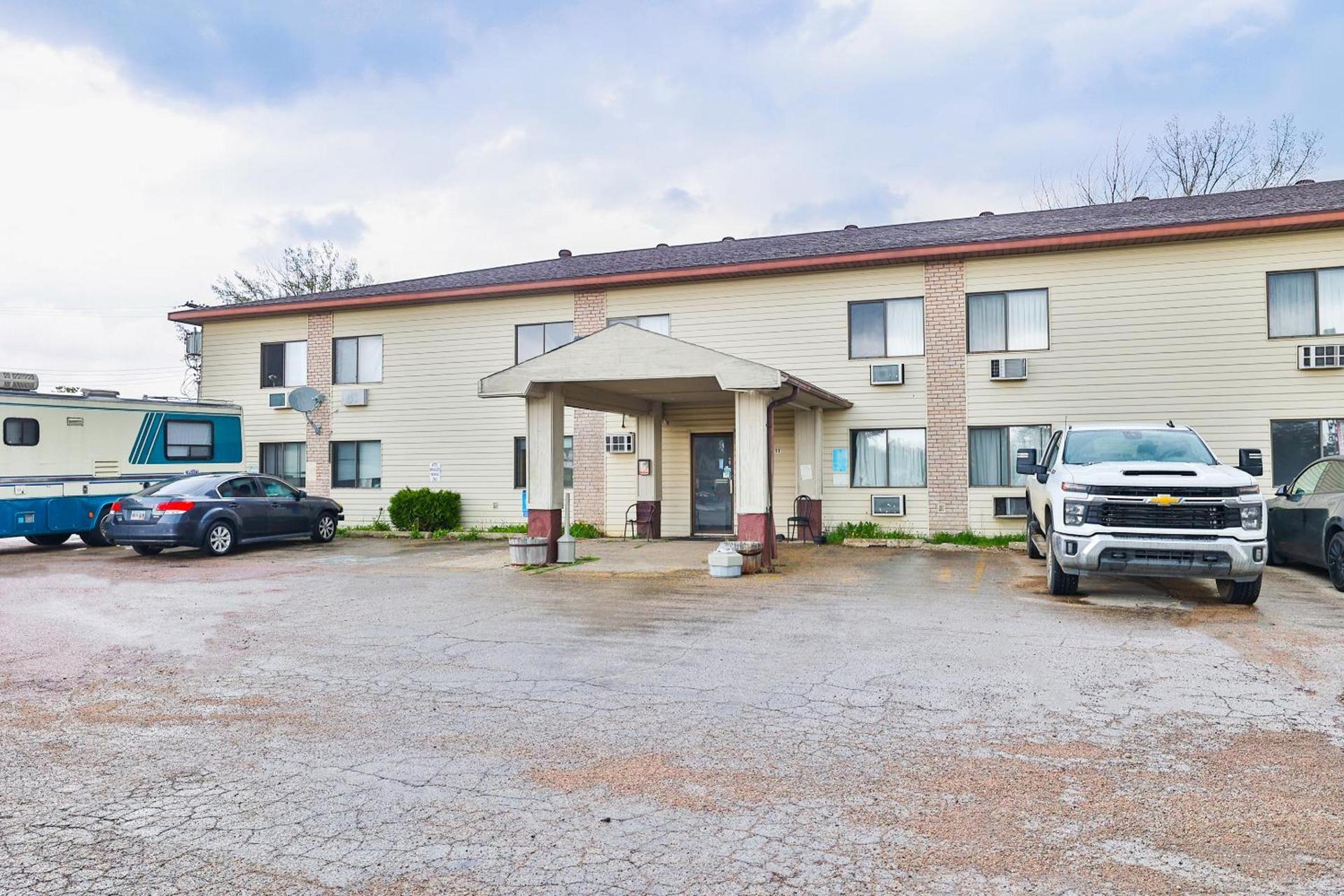 OYO Hotel Pipestone MN, Canterbury Park photo 2