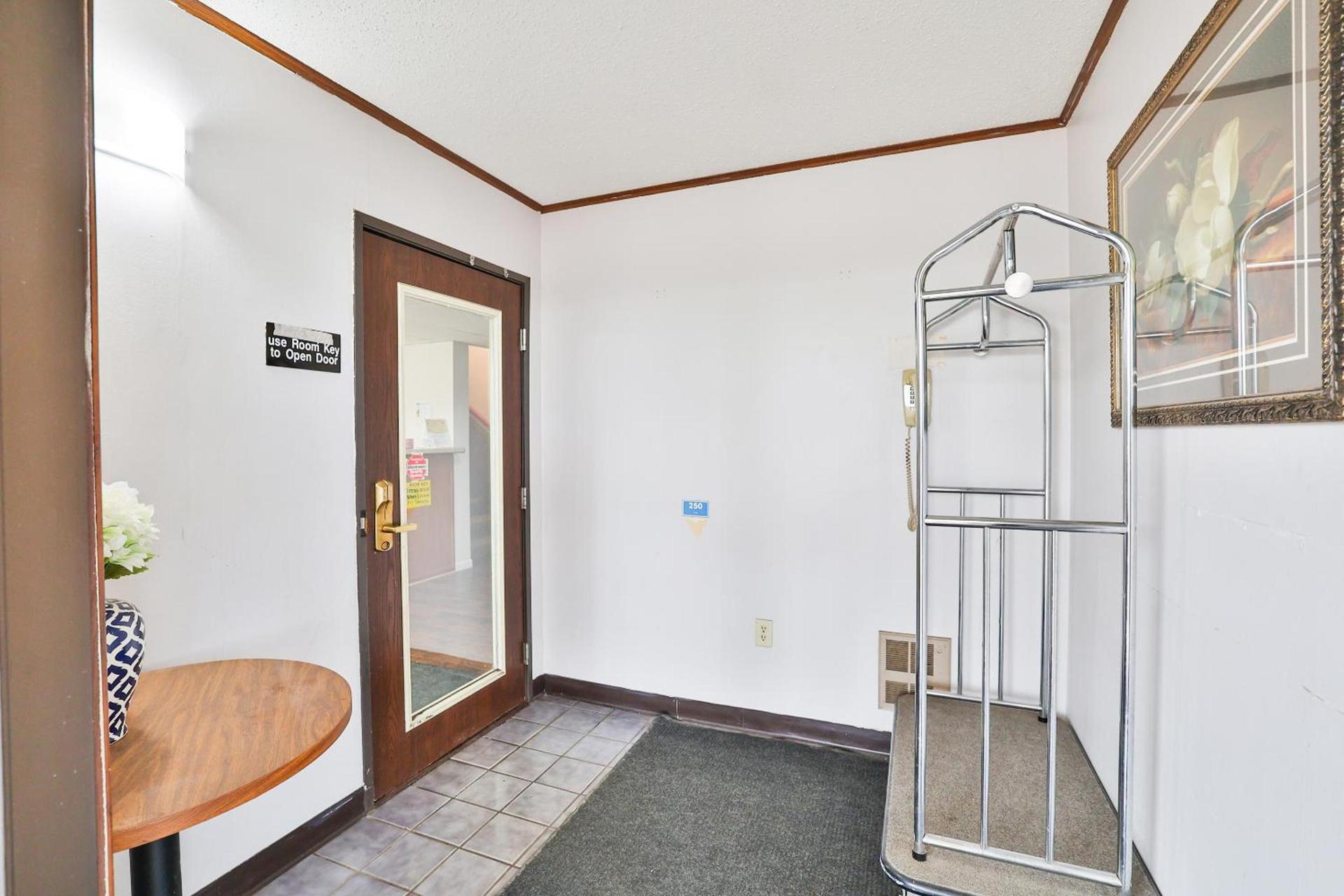 OYO Hotel Pipestone MN, Canterbury Park photo 16
