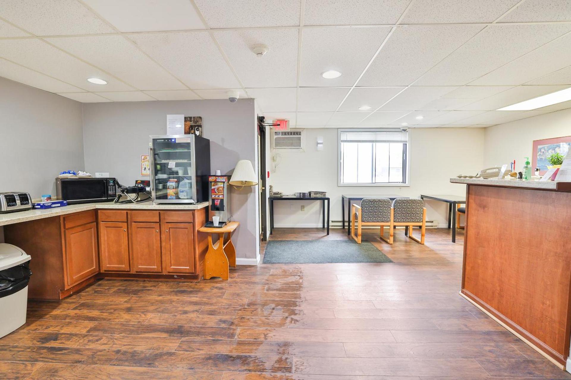 OYO Hotel Pipestone MN, Canterbury Park photo 14