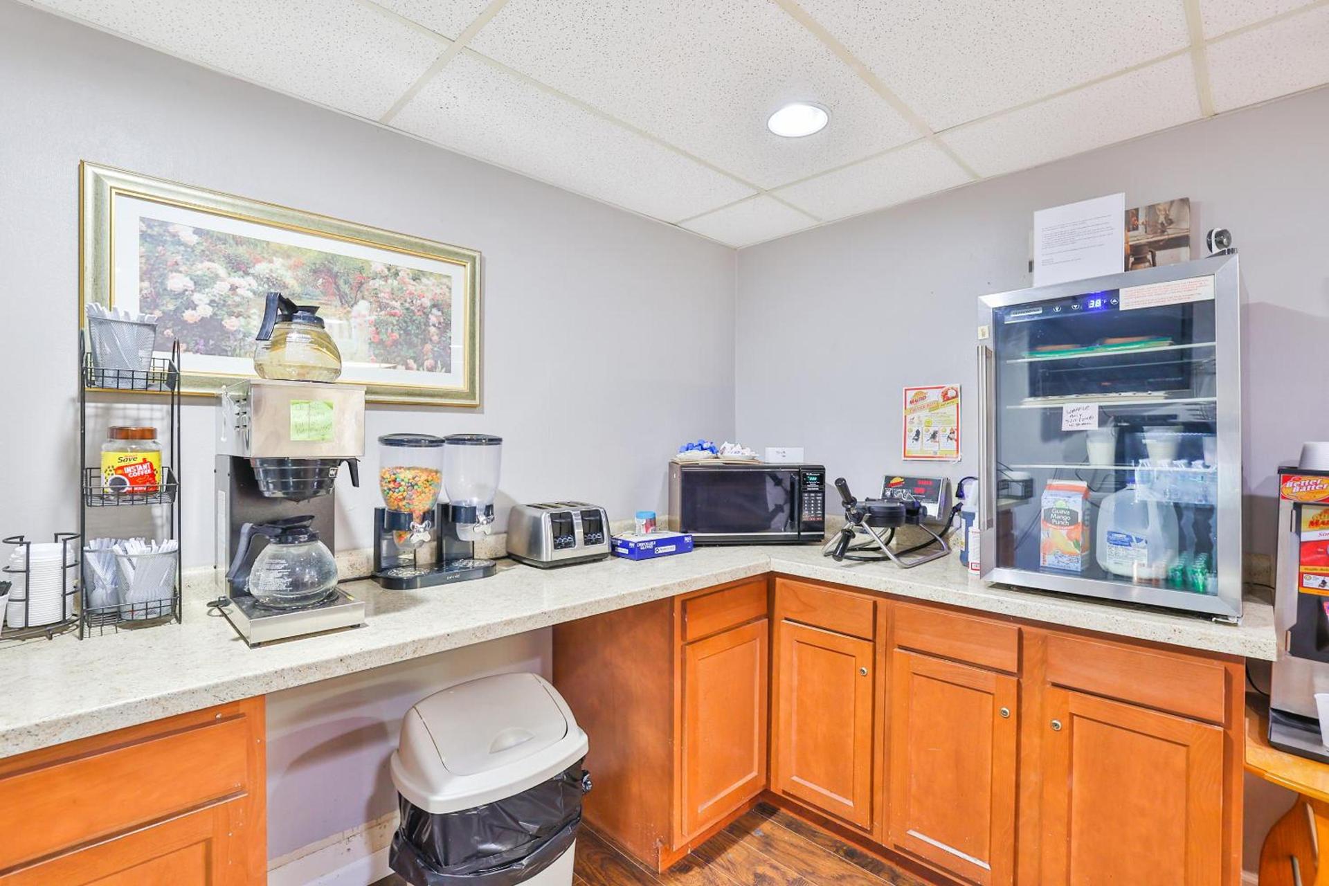 OYO Hotel Pipestone MN, Canterbury Park photo 19