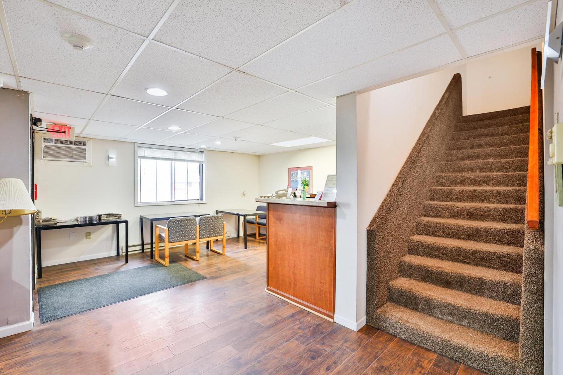 OYO Hotel Pipestone MN, Canterbury Park photo 24