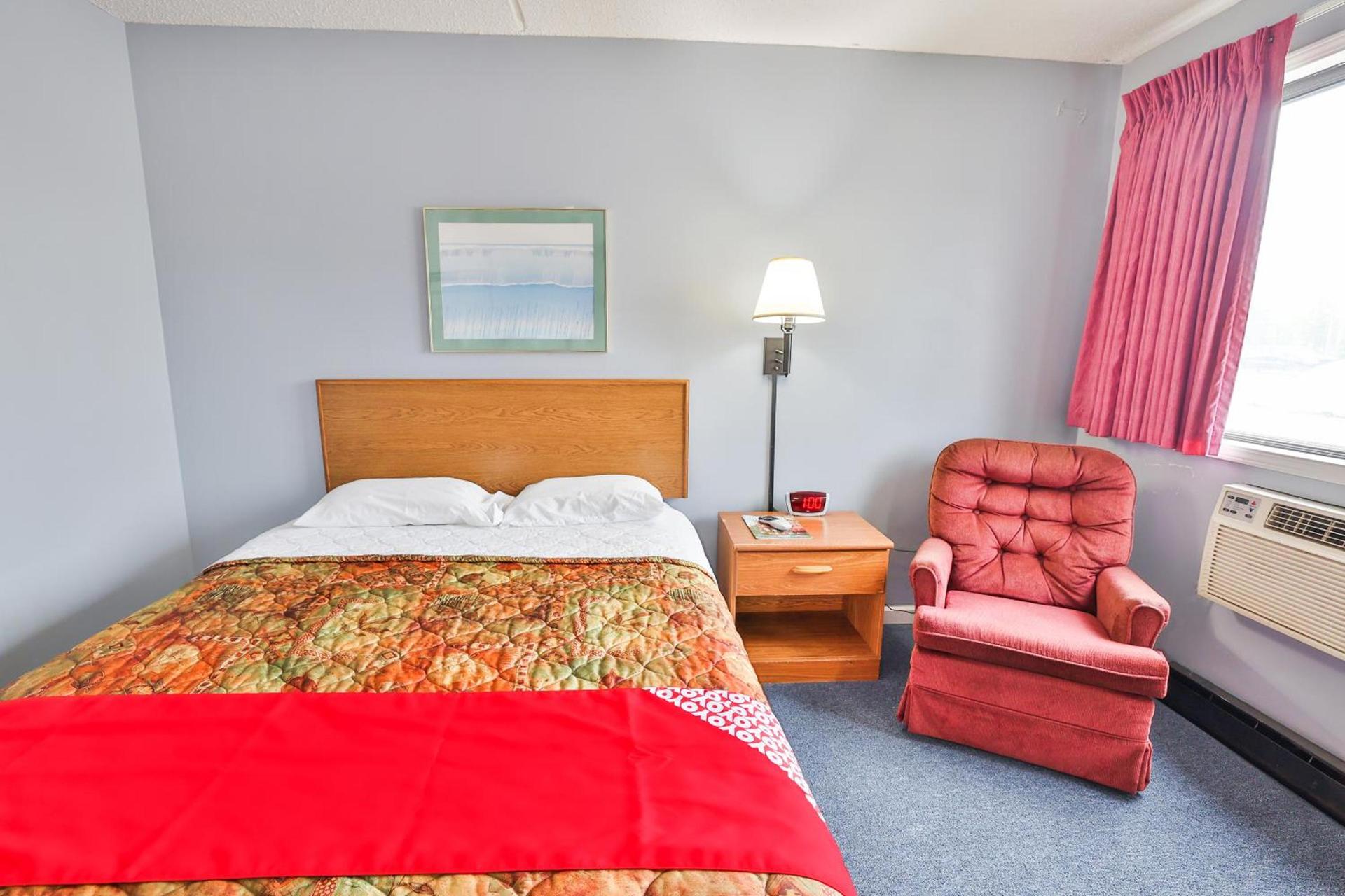 OYO Hotel Pipestone MN, Canterbury Park photo 30