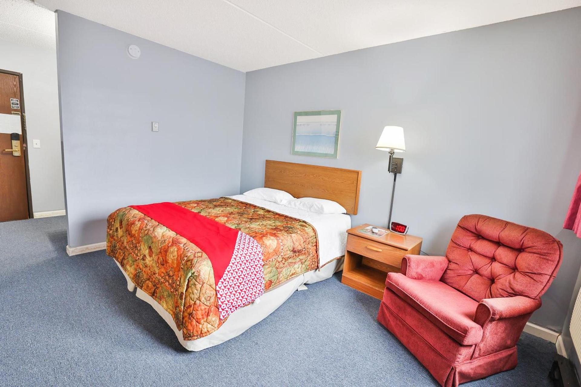 OYO Hotel Pipestone MN, Canterbury Park photo 31