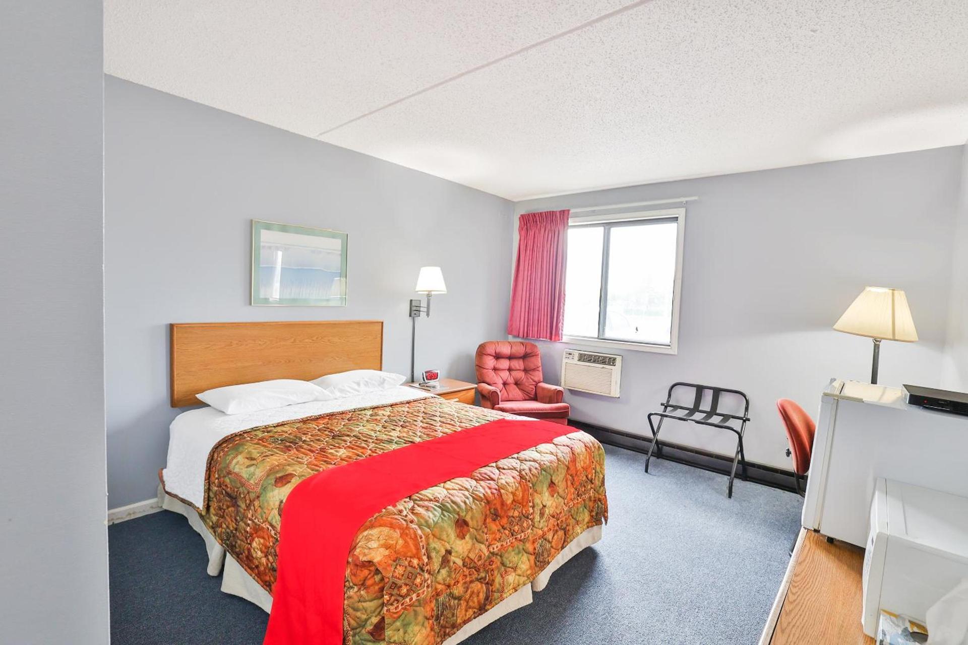 OYO Hotel Pipestone MN, Canterbury Park photo 28