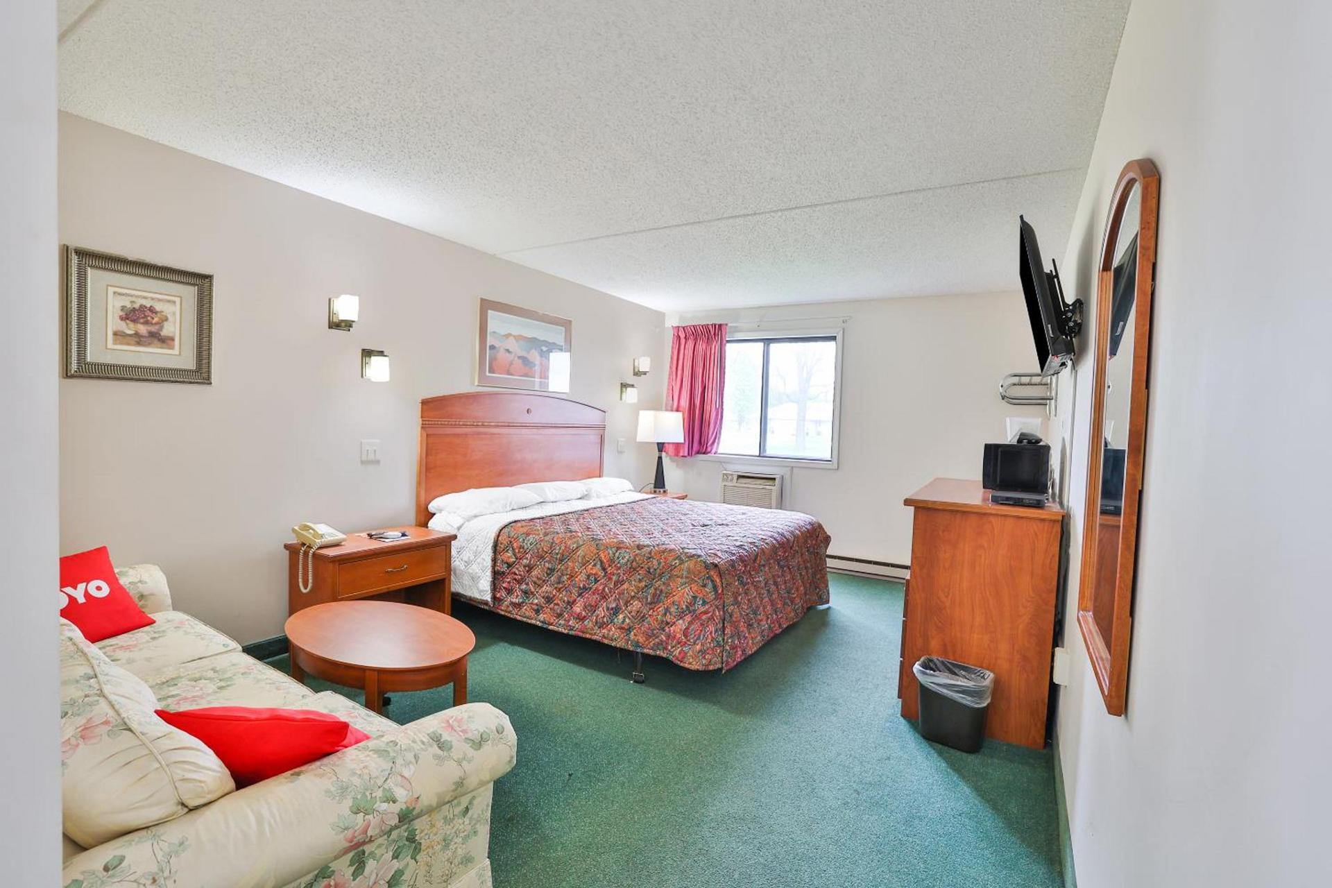 OYO Hotel Pipestone MN, Canterbury Park photo 39