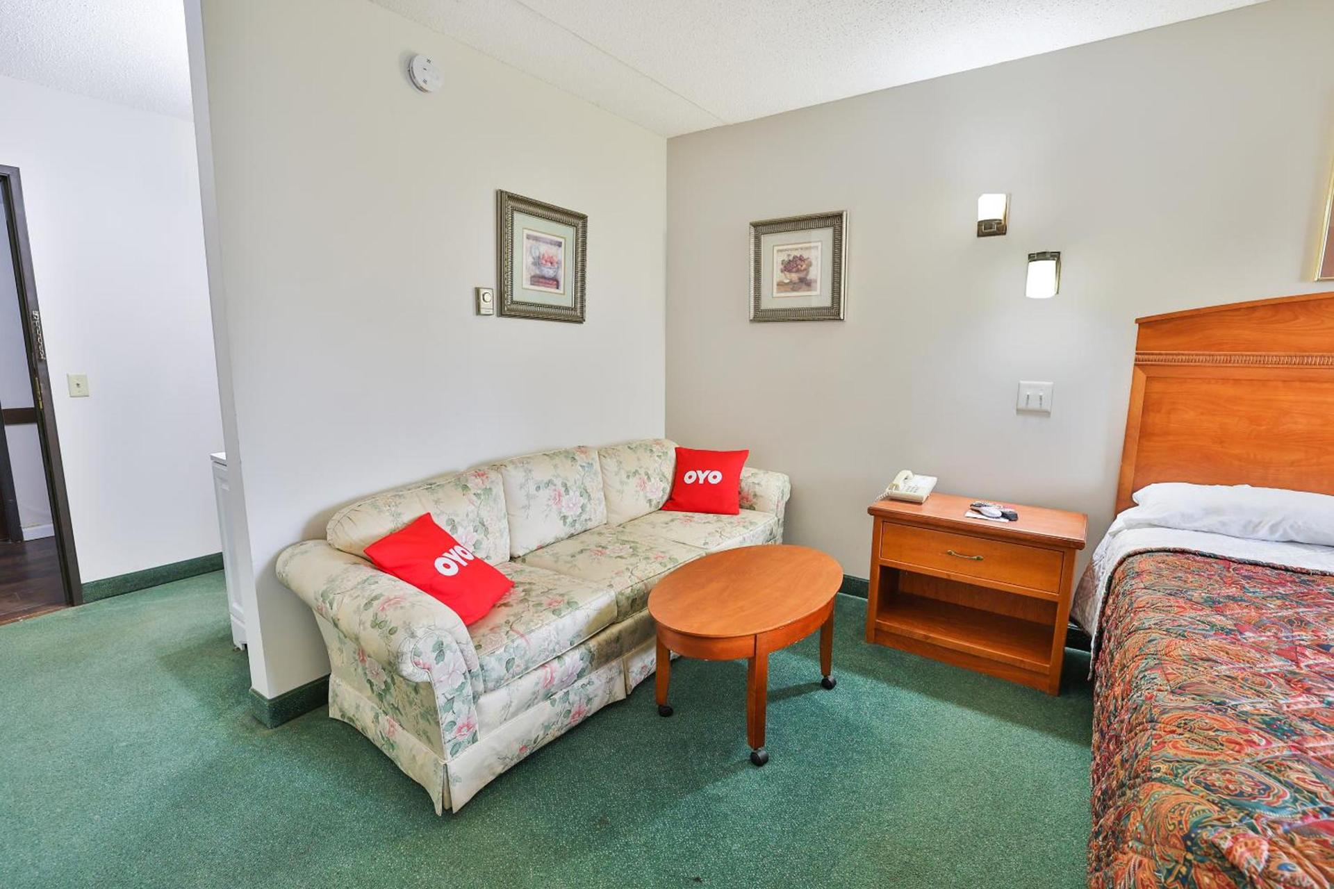 OYO Hotel Pipestone MN, Canterbury Park photo 38