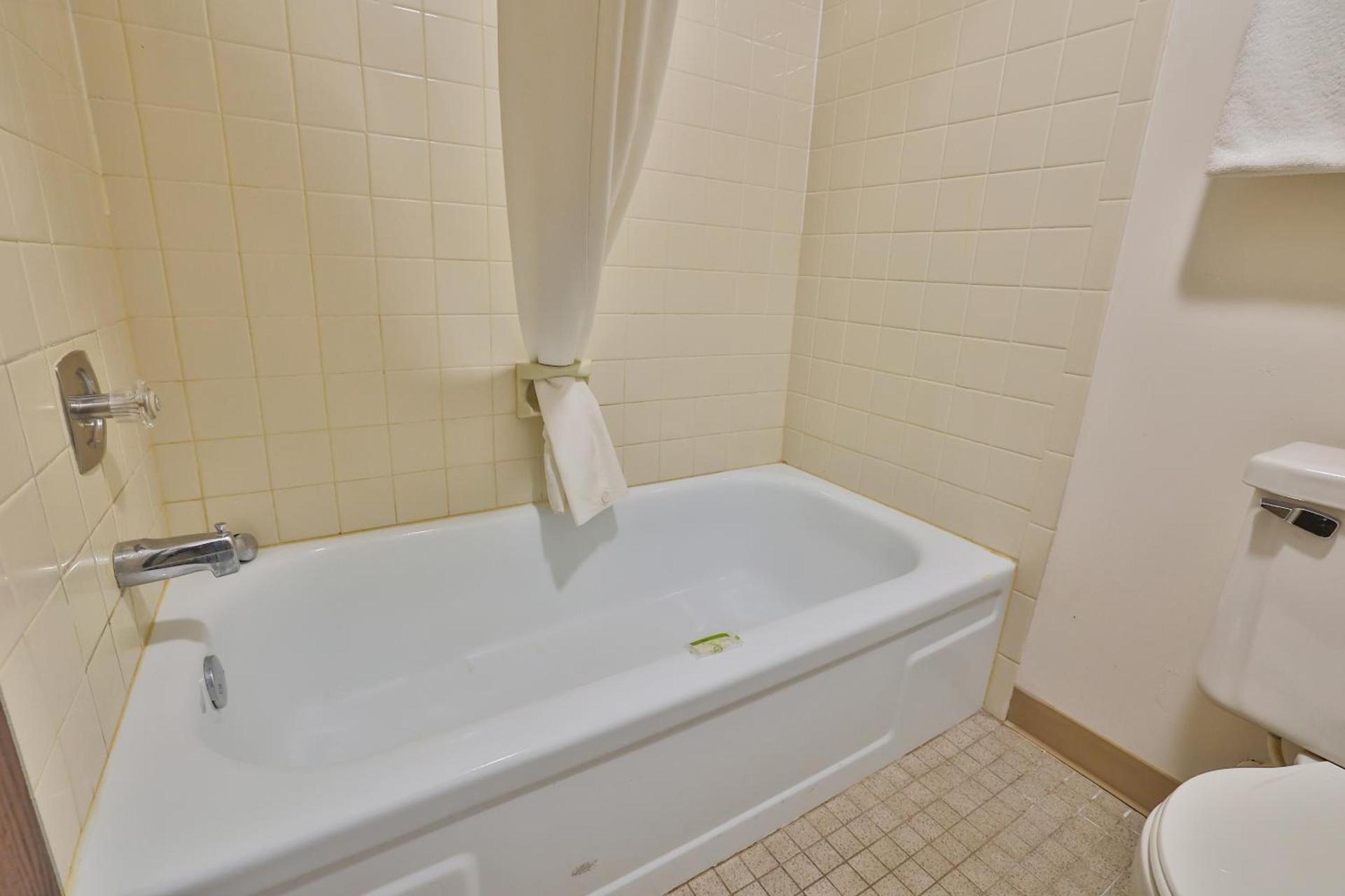 OYO Hotel Pipestone MN, Canterbury Park photo 44