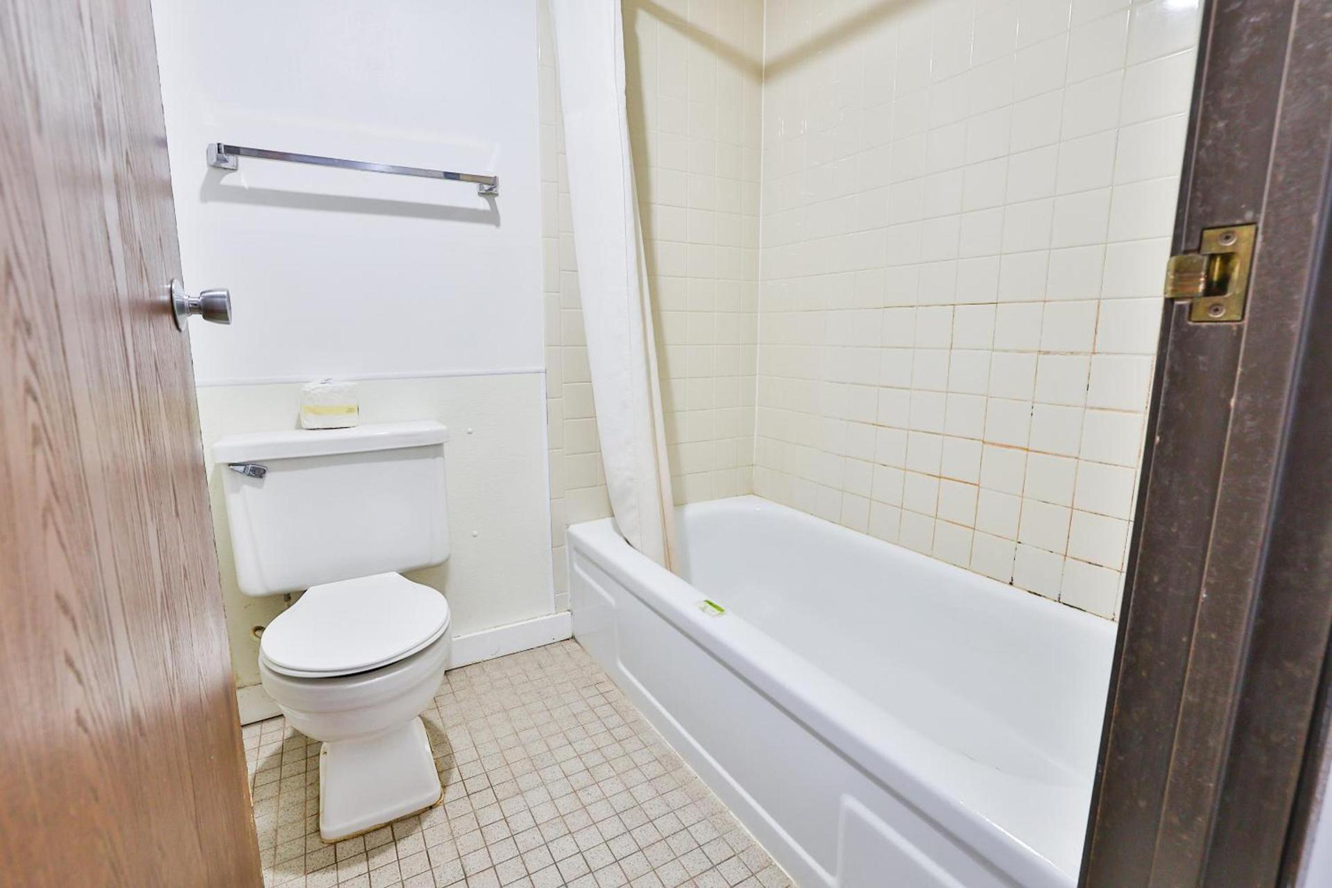 OYO Hotel Pipestone MN, Canterbury Park photo 64
