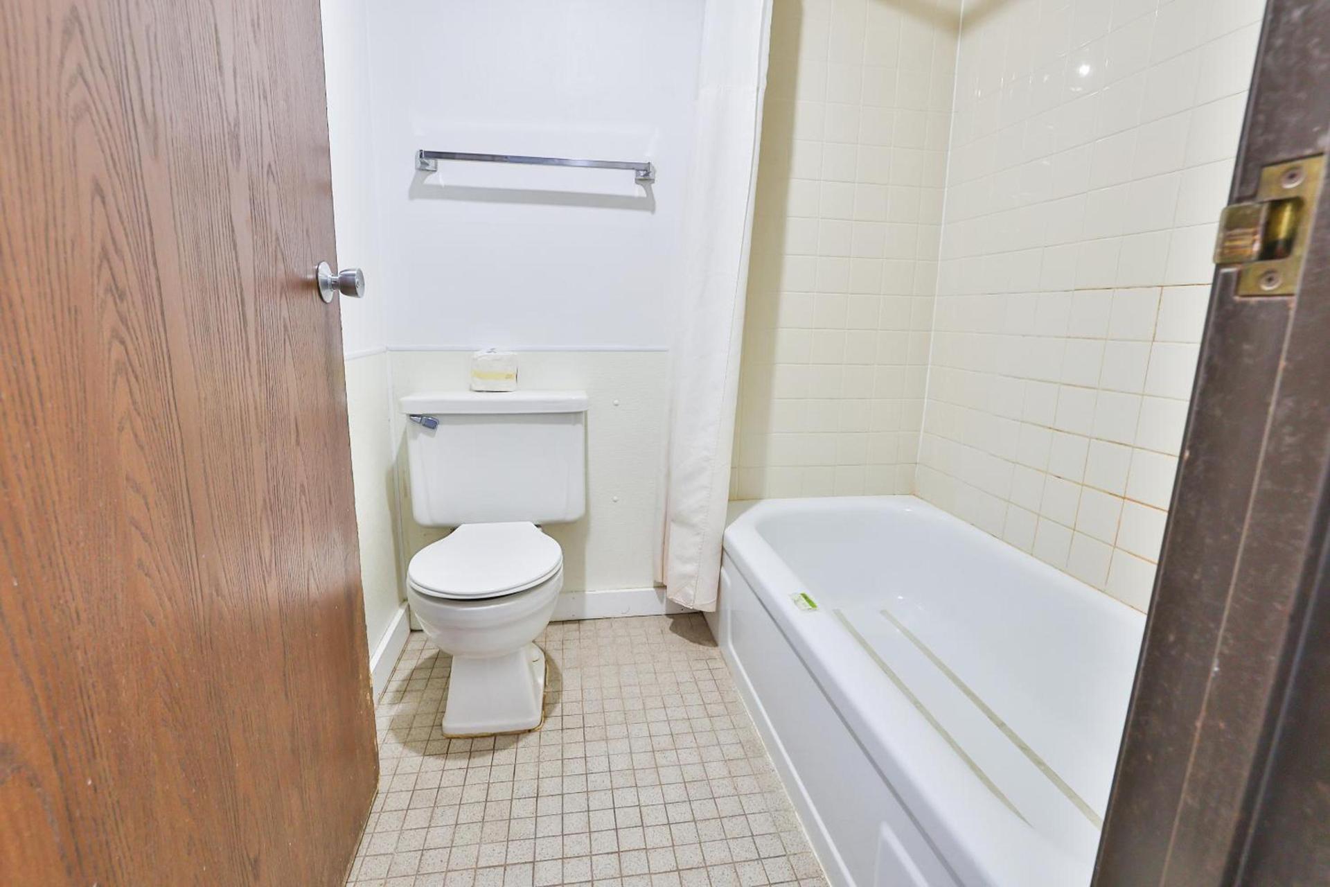 OYO Hotel Pipestone MN, Canterbury Park photo 62