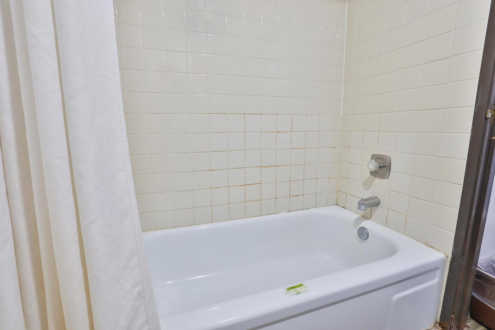 OYO Hotel Pipestone MN, Canterbury Park photo 55