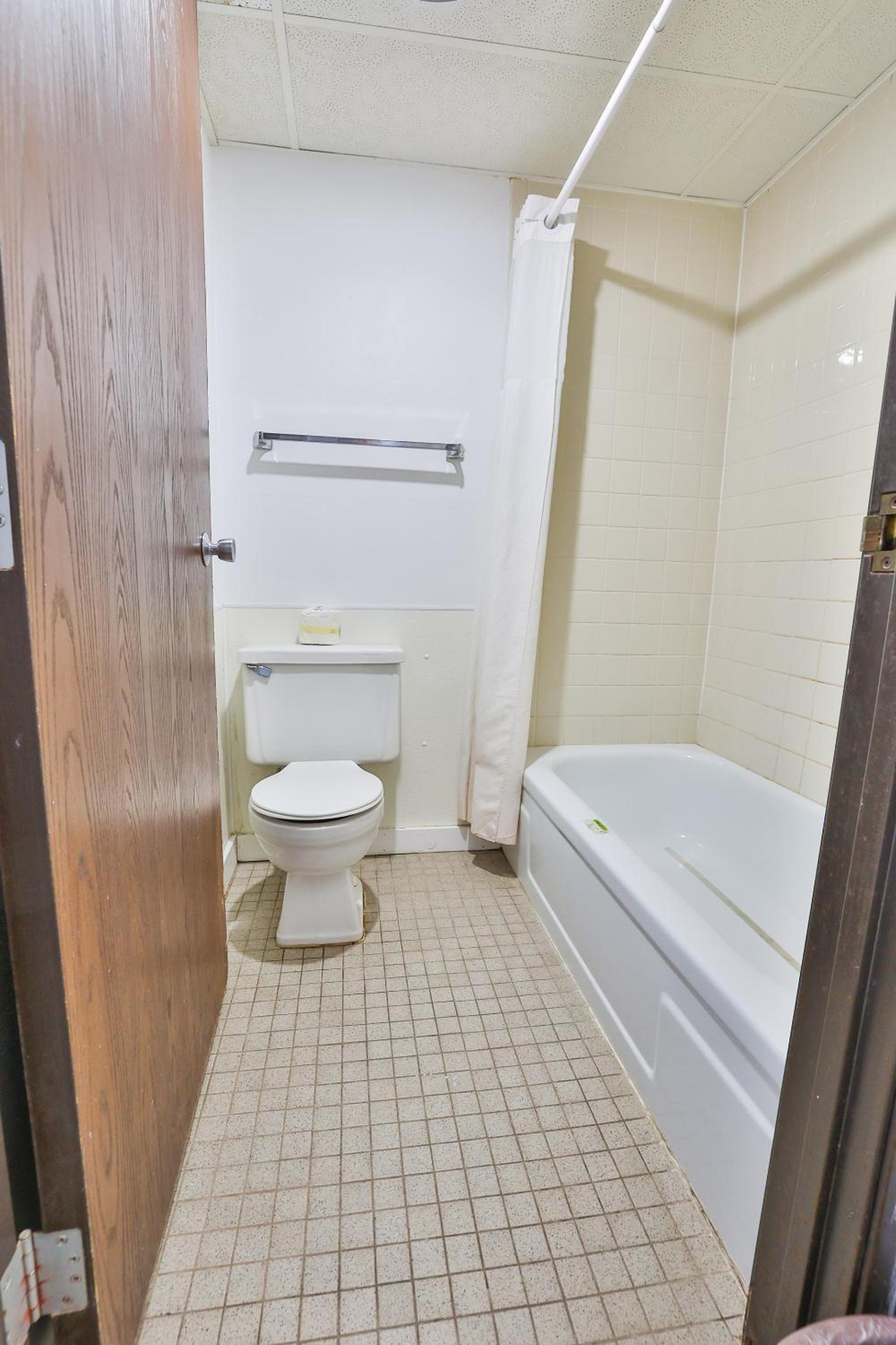 OYO Hotel Pipestone MN, Canterbury Park photo 54