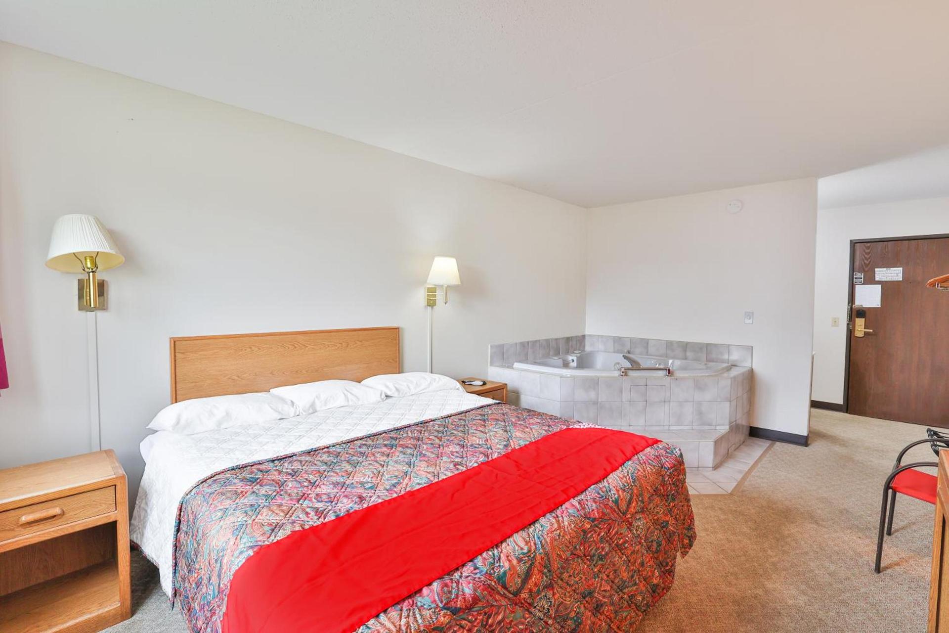 OYO Hotel Pipestone MN, Canterbury Park photo 66