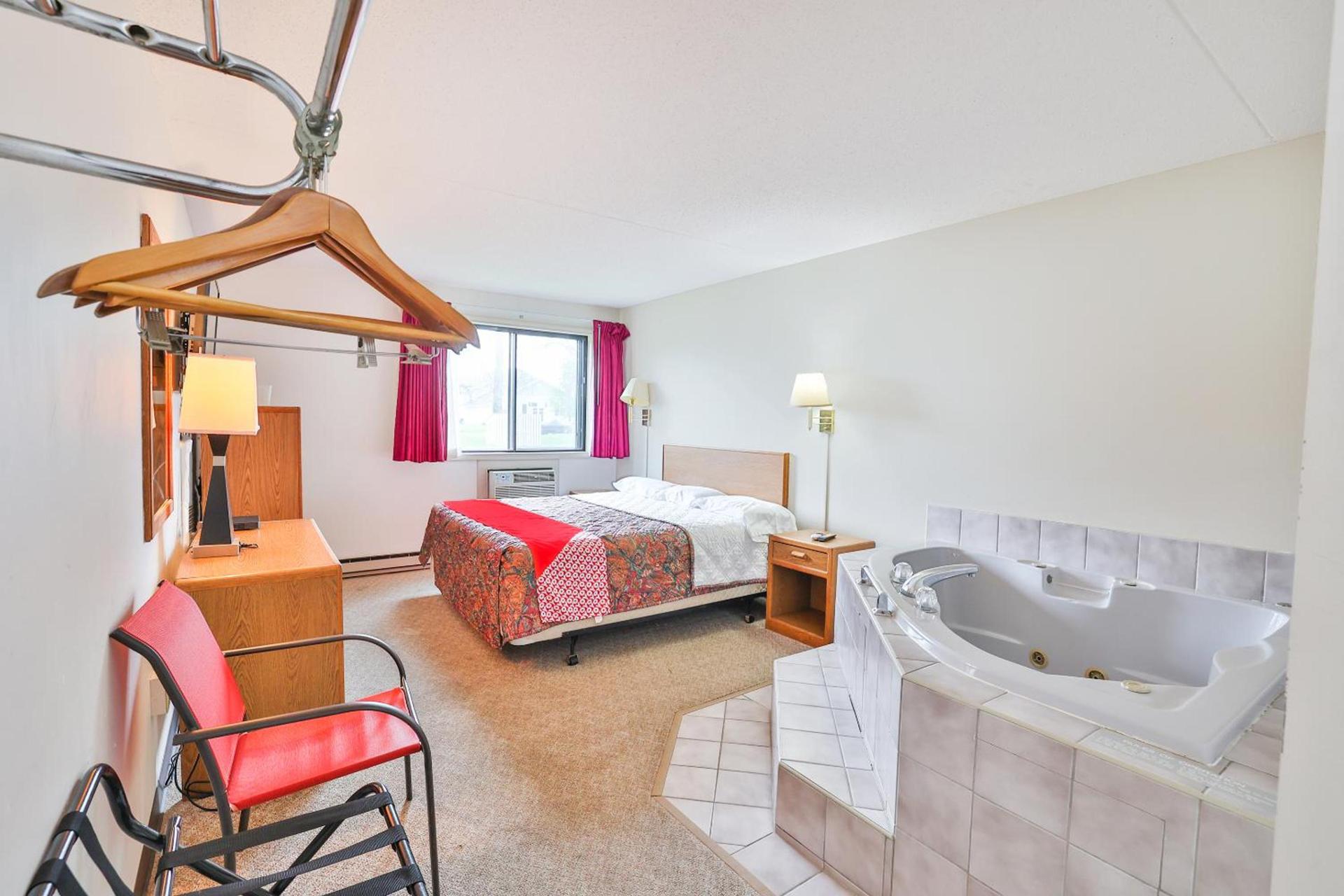 OYO Hotel Pipestone MN, Canterbury Park photo 67