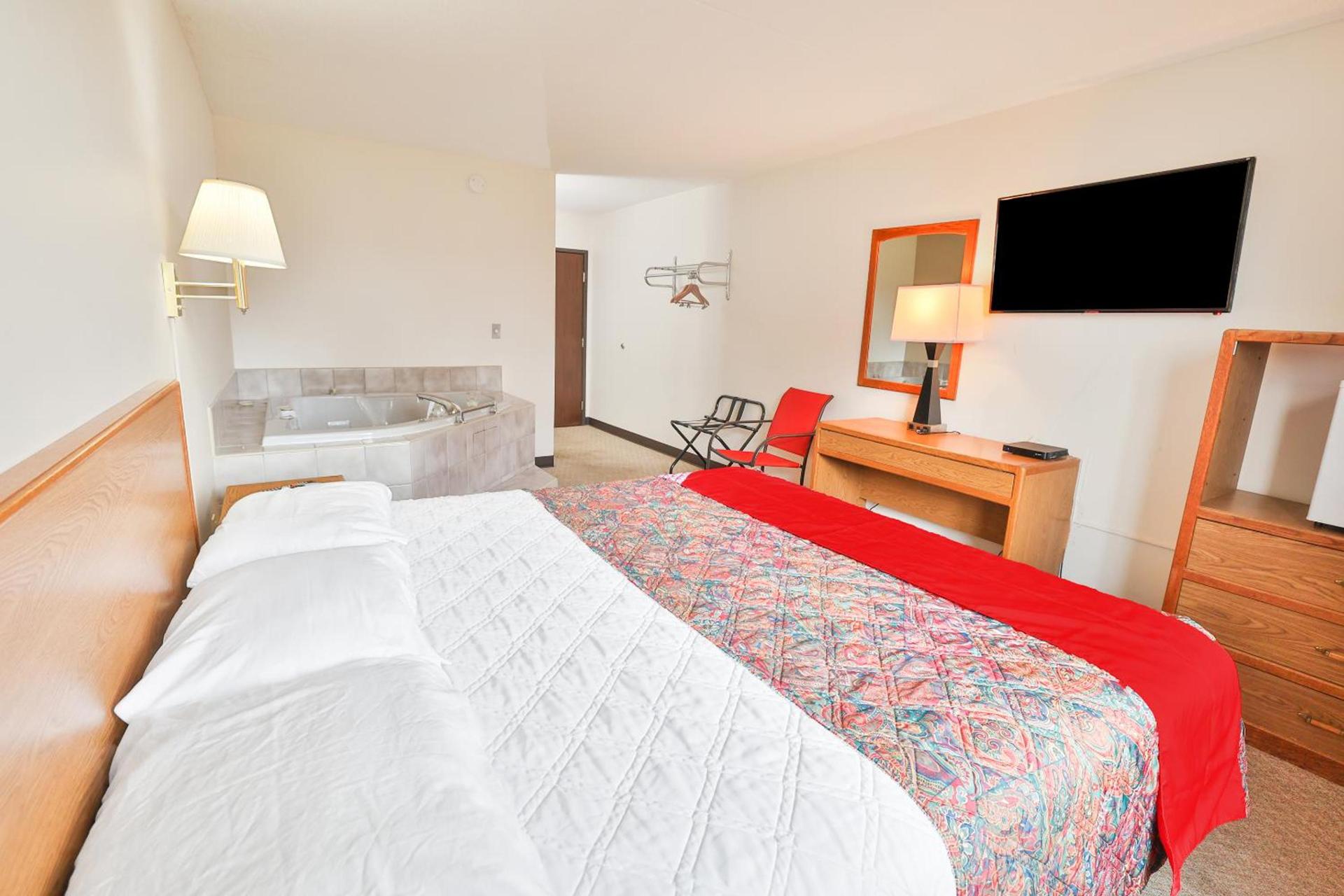 OYO Hotel Pipestone MN, Canterbury Park photo 74