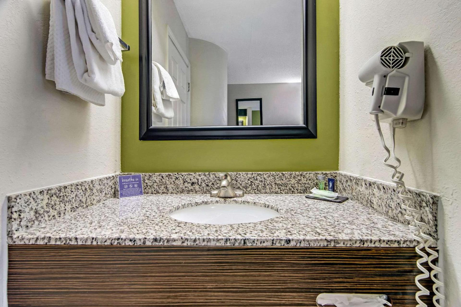 Sleep Inn near I-80 and I-94 photo 8