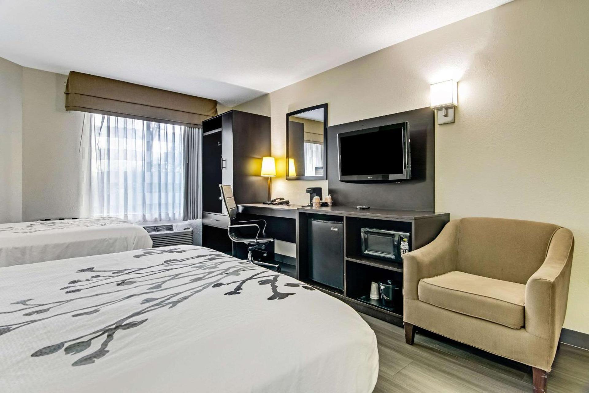 Sleep Inn near I-80 and I-94 photo 7