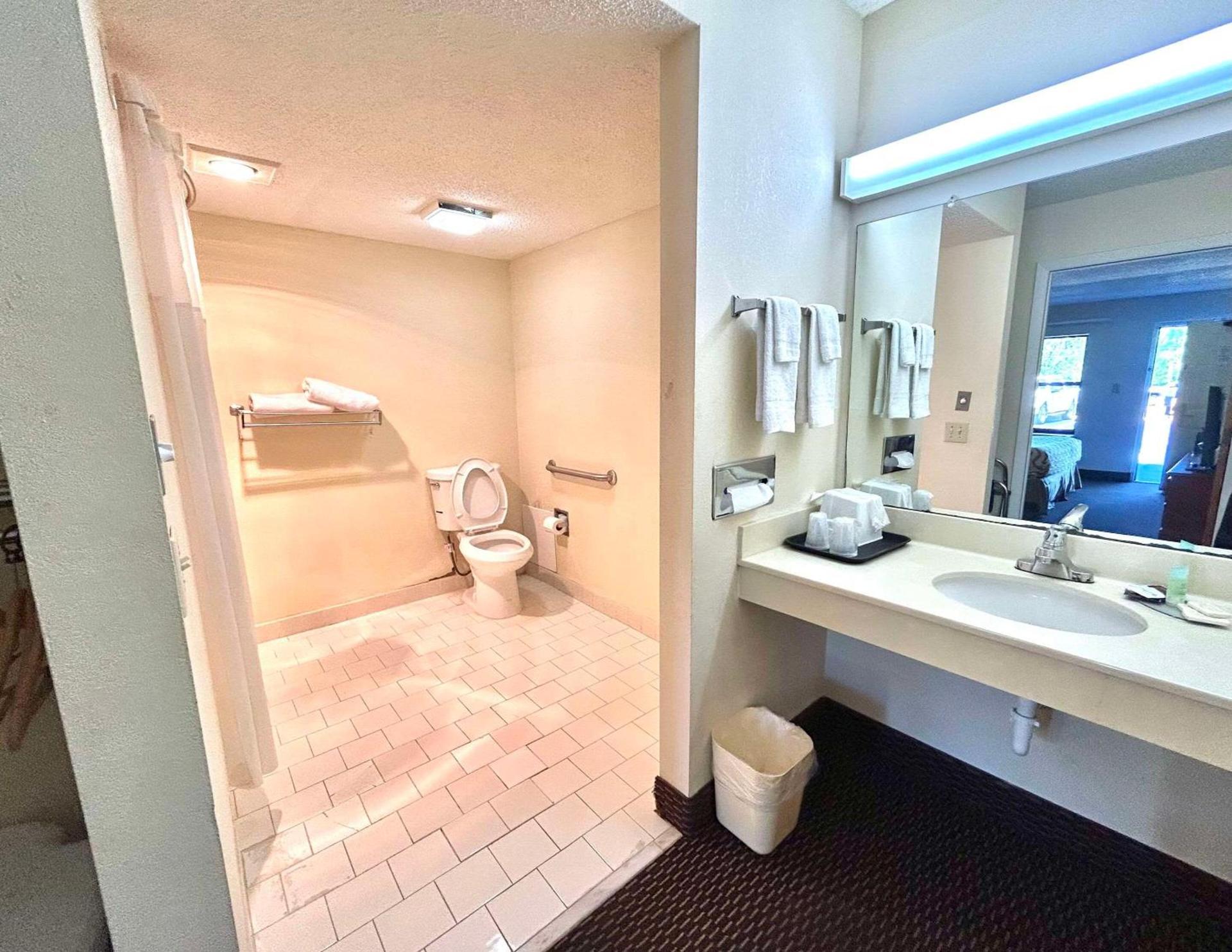 Clarion Pointe Alachua - Gainesville Area photo 8