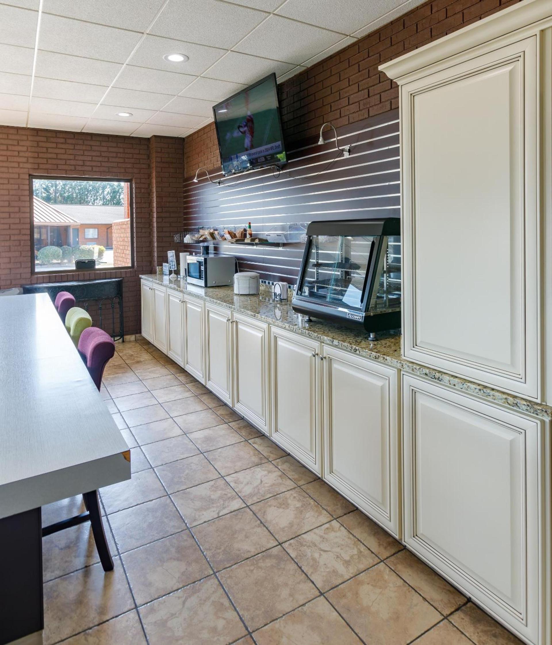 Gadsden Inn and Suites photo 30