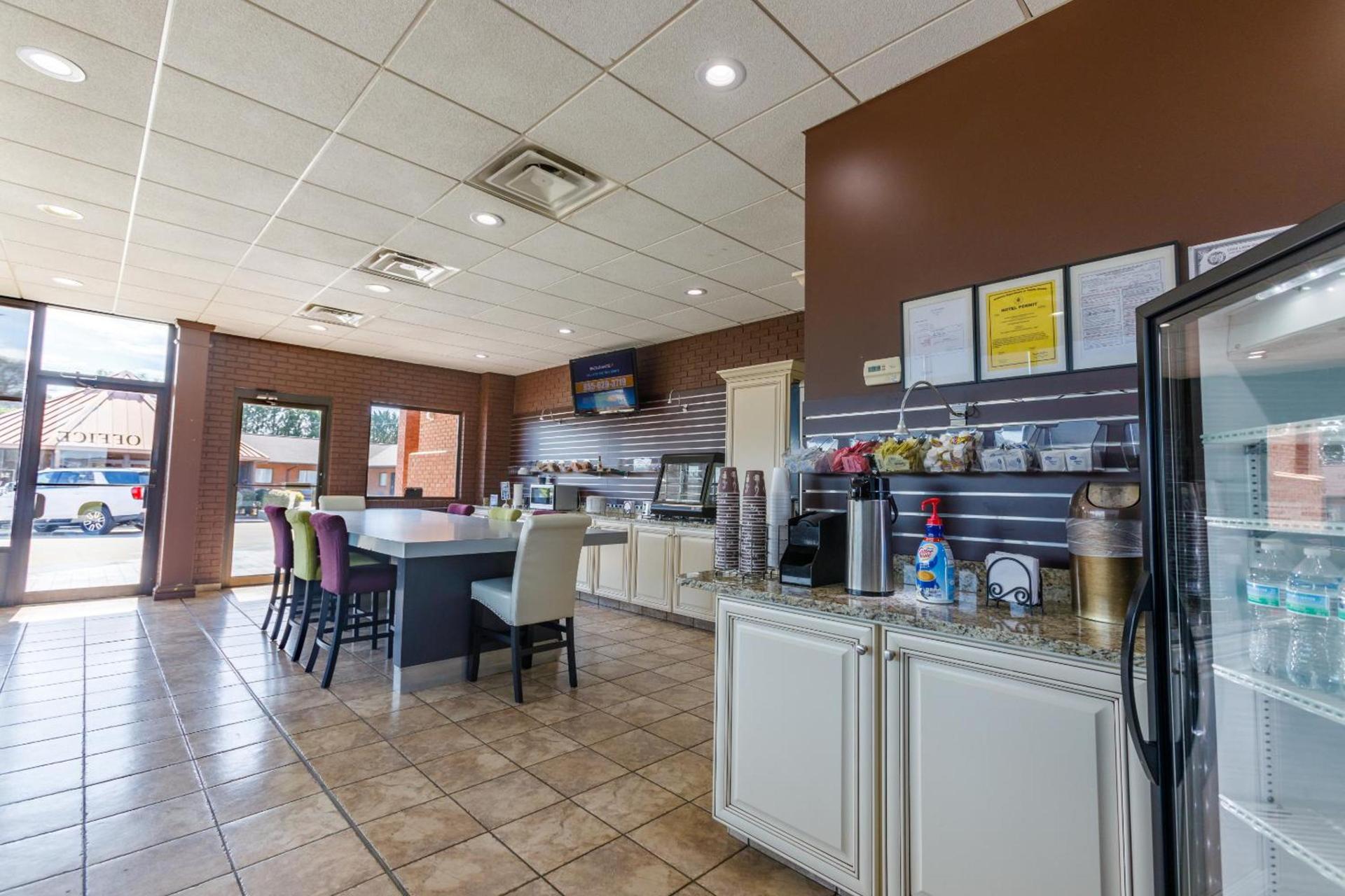 Gadsden Inn and Suites photo 32