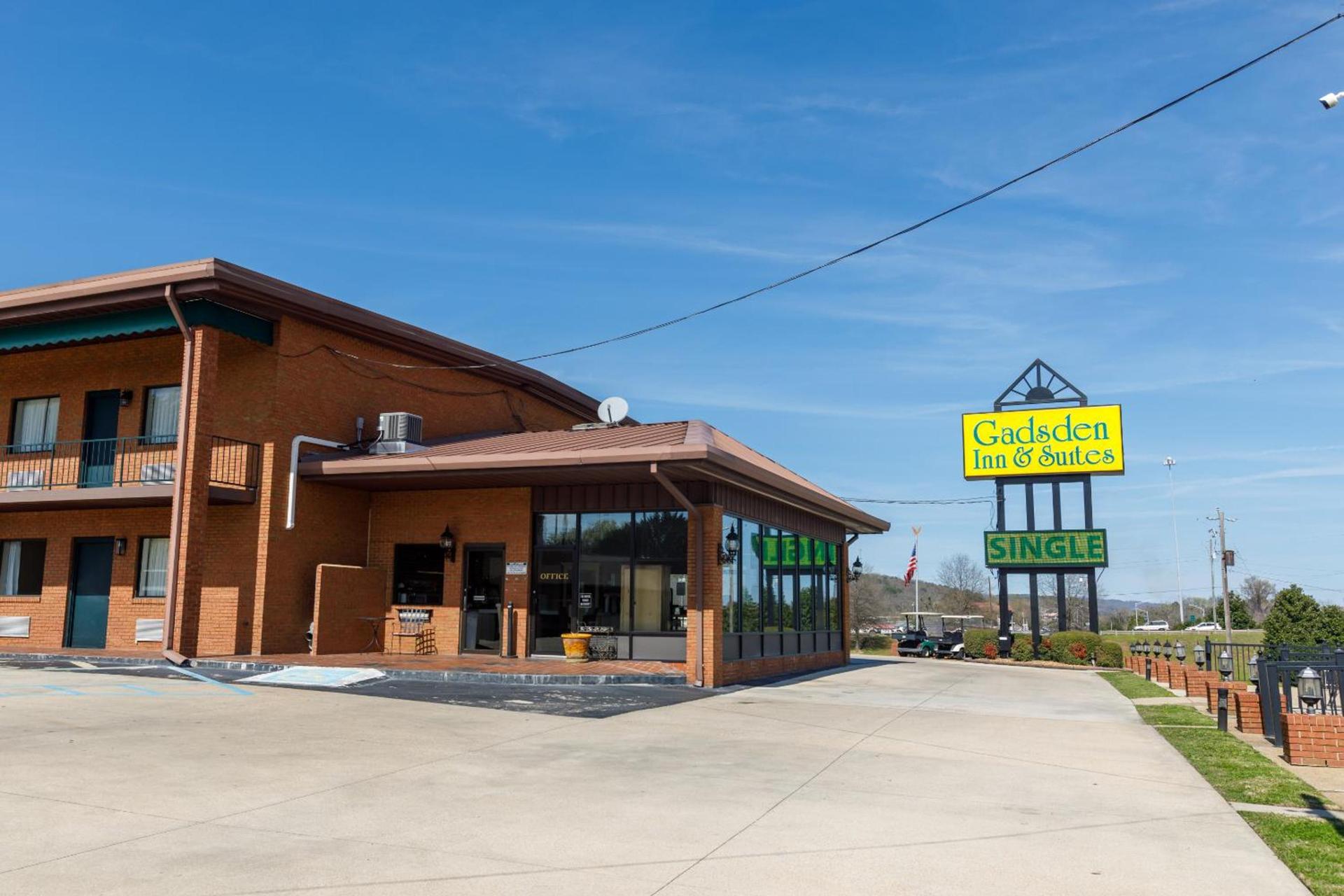 Gadsden Inn and Suites photo 8