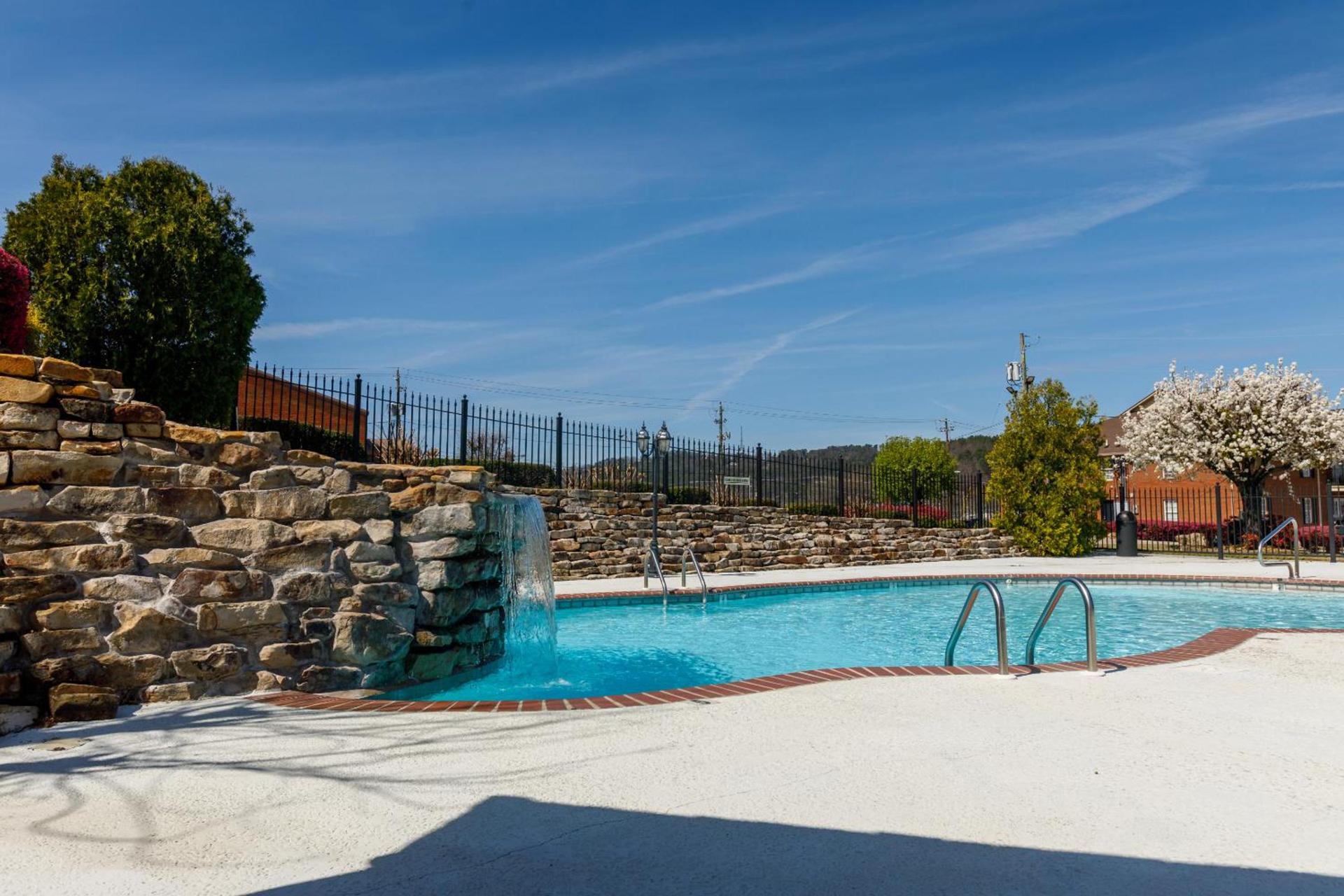 Gadsden Inn and Suites photo 20