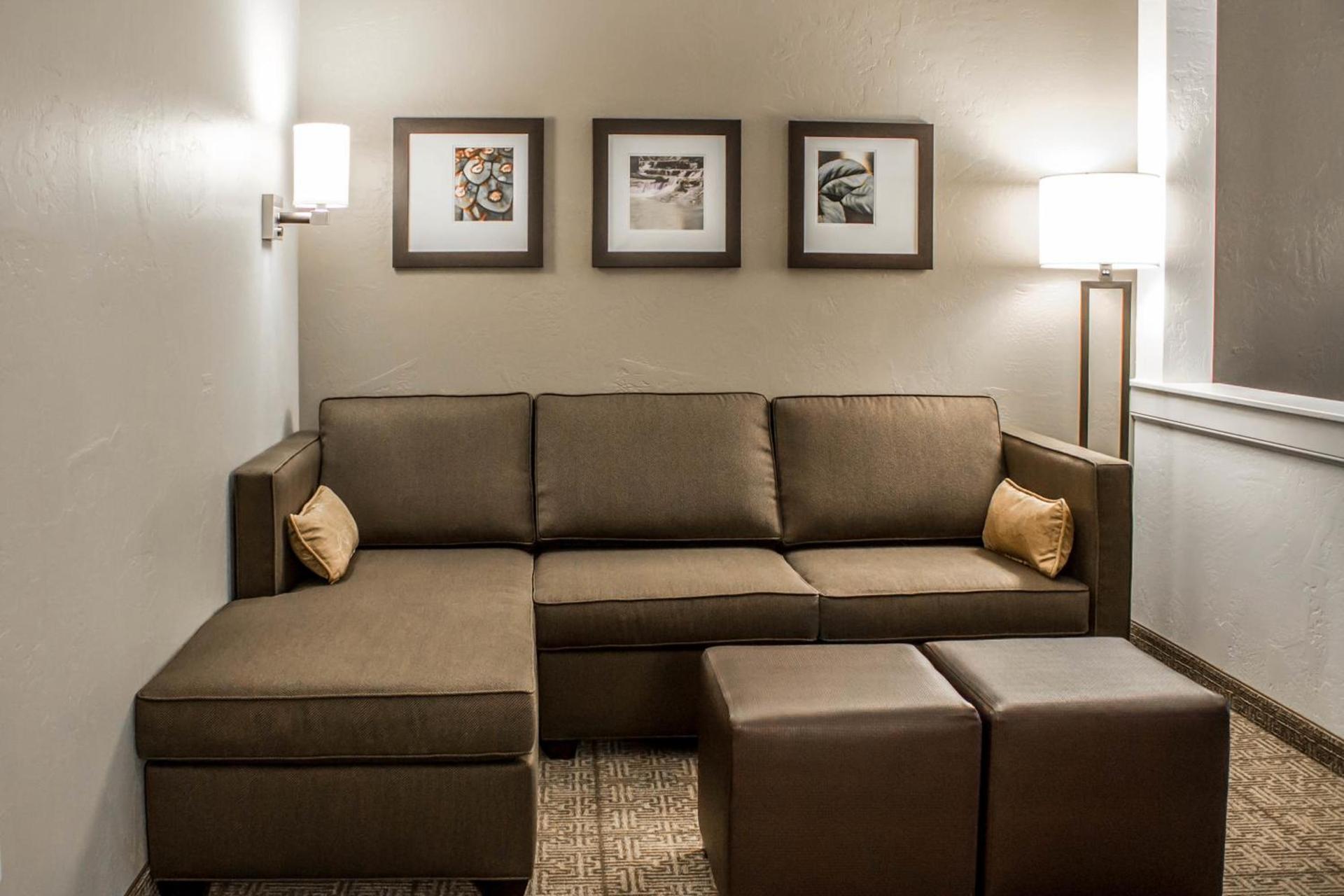 Comfort Suites Hartville-North Canton photo 10