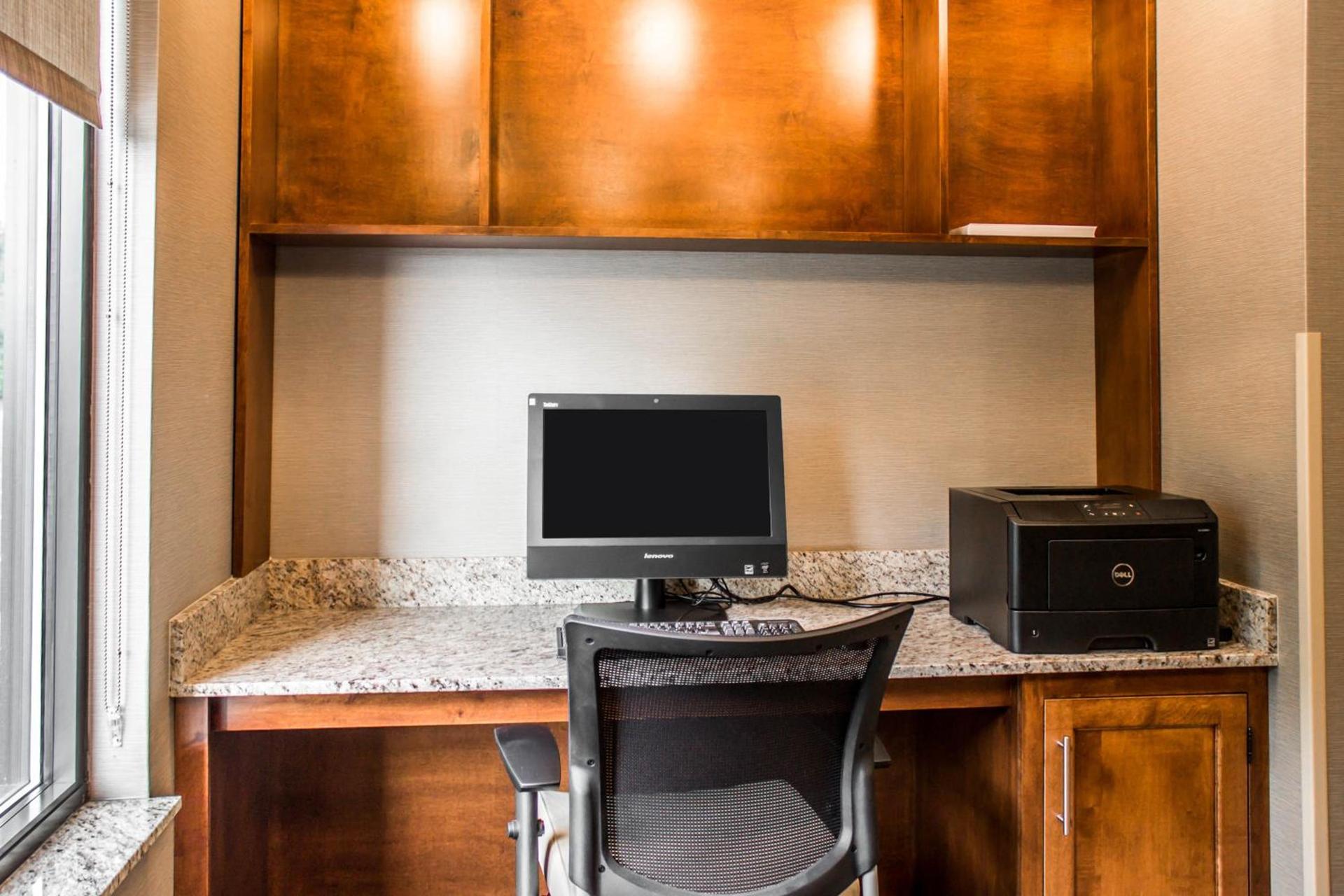 Comfort Suites Hartville-North Canton photo 16