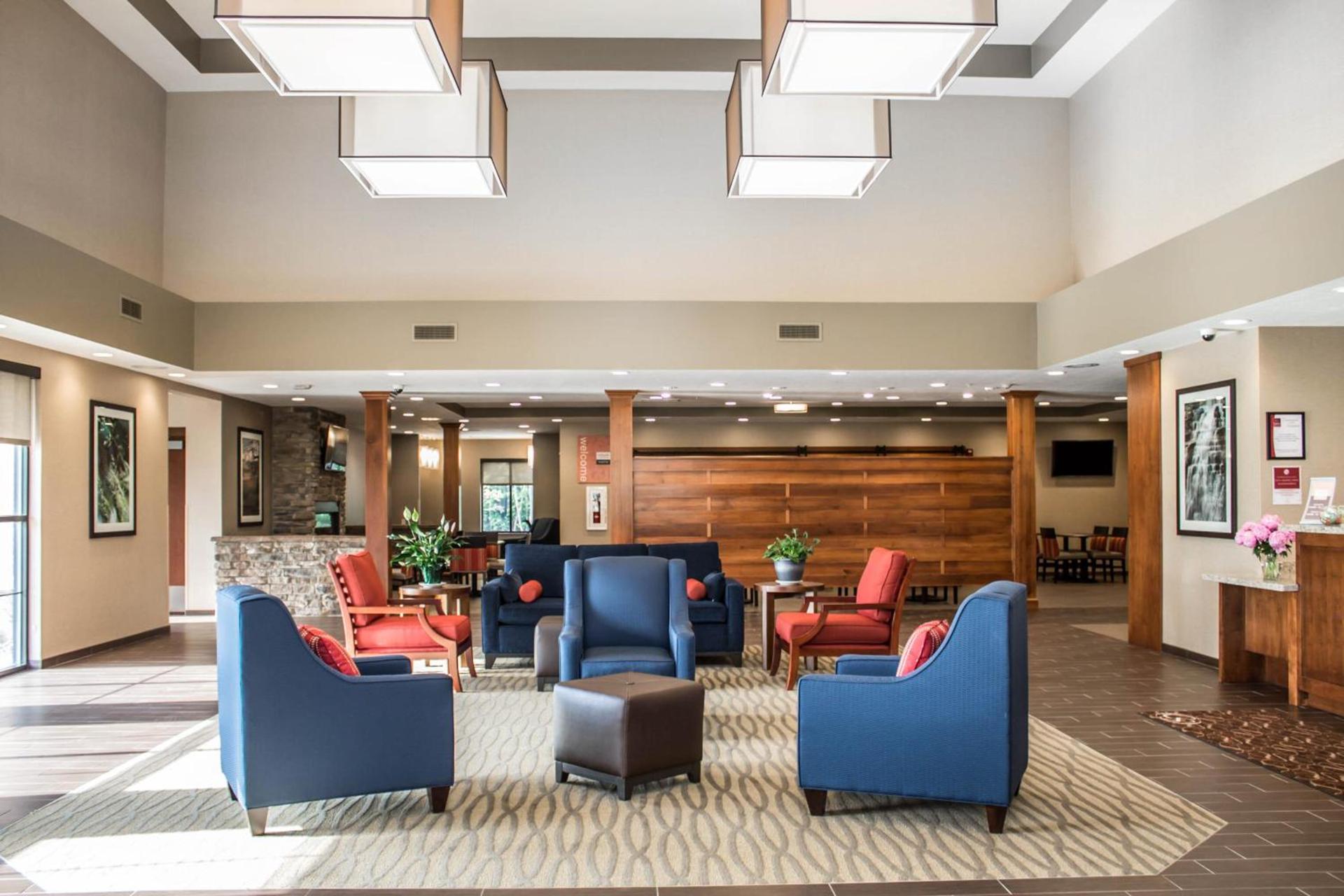 Comfort Suites Hartville-North Canton photo 9