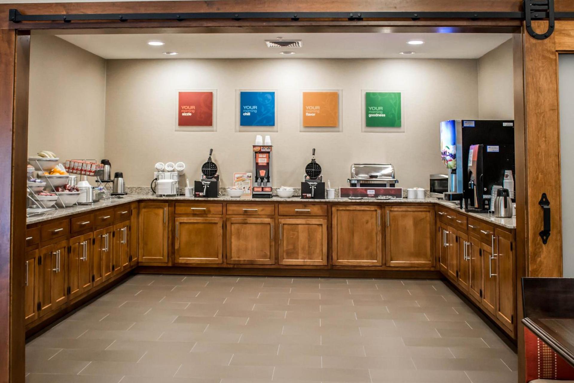 Comfort Suites Hartville-North Canton photo 6