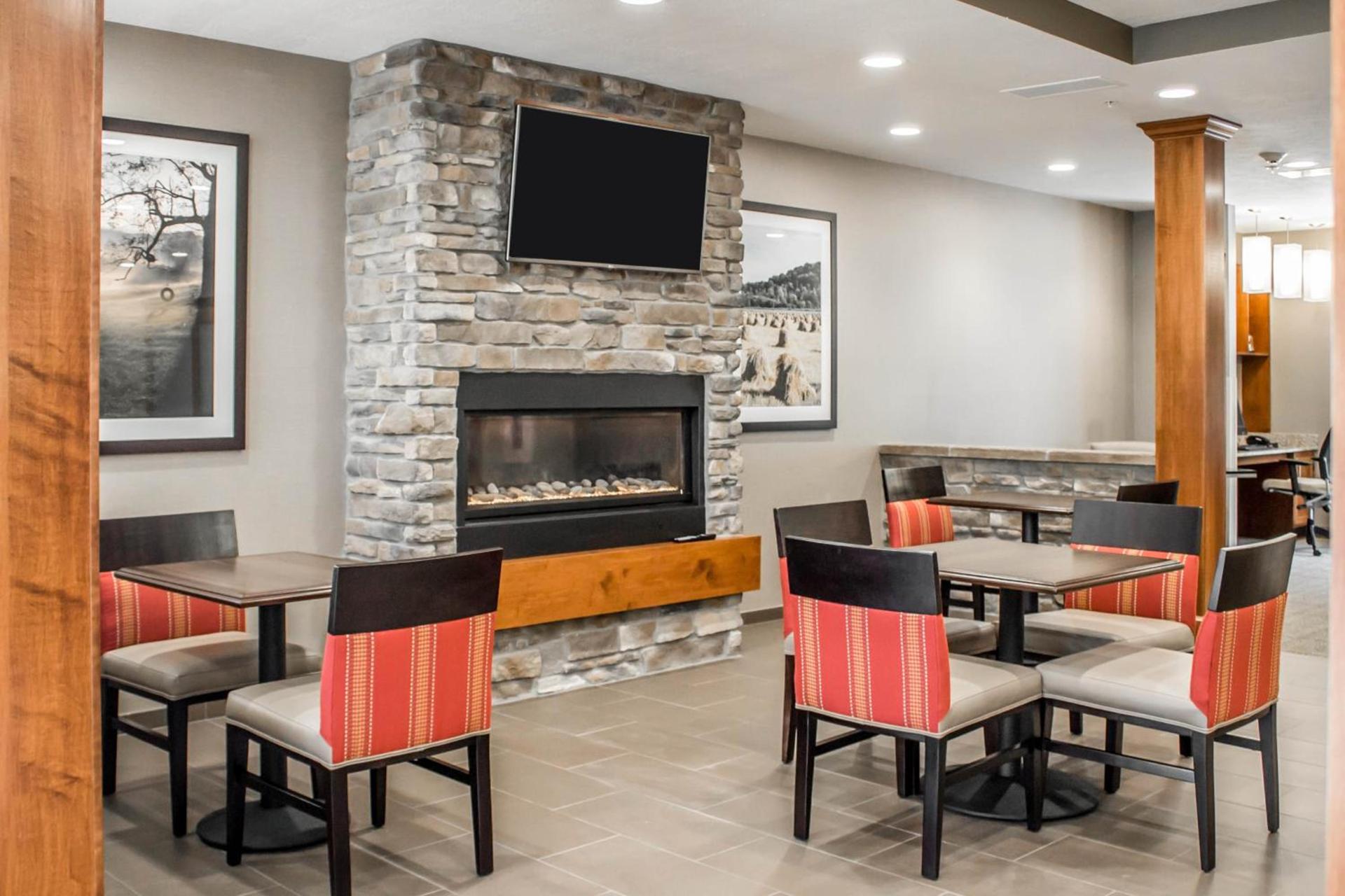 Comfort Suites Hartville-North Canton photo 8