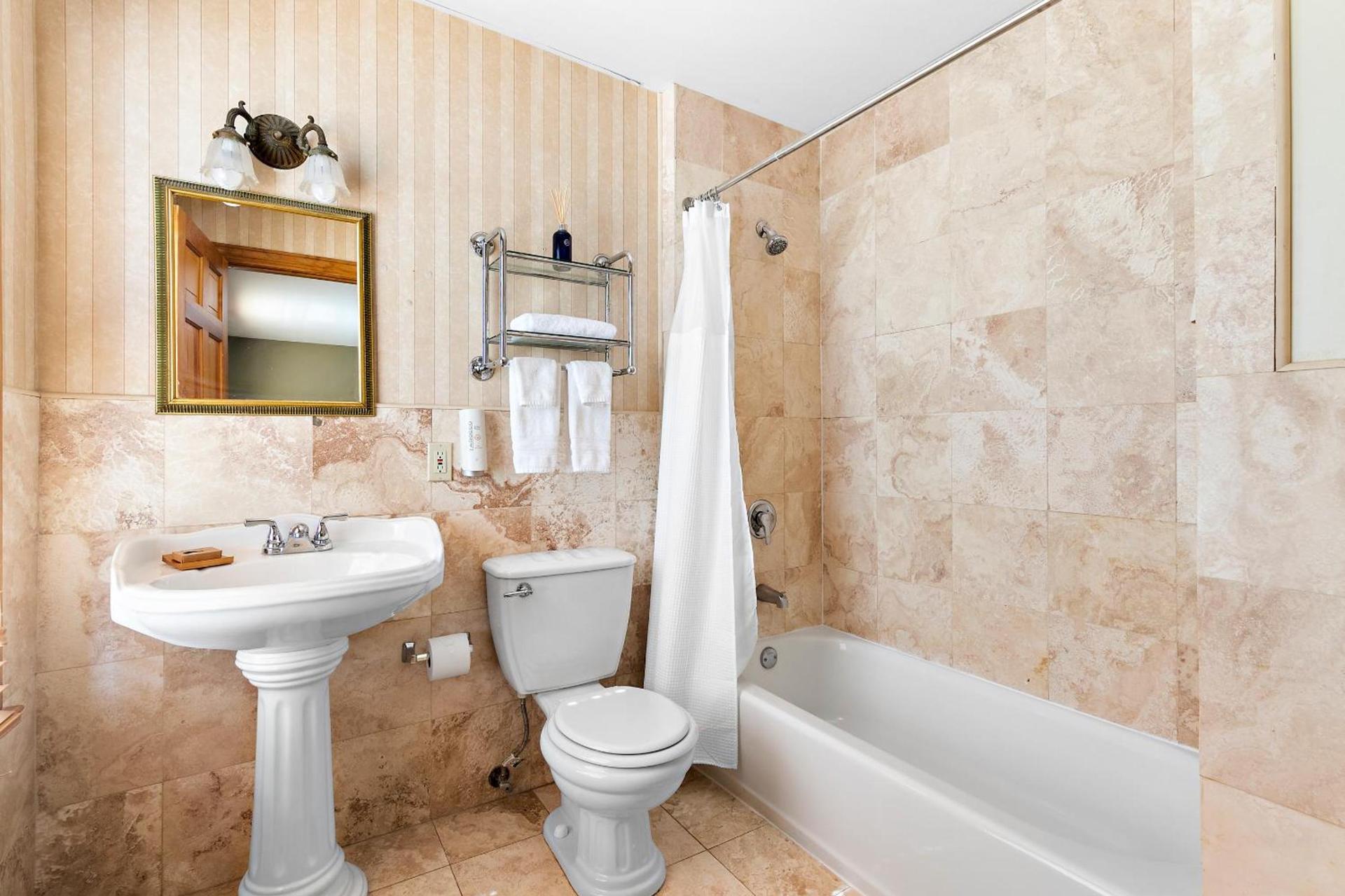 Majestic Hotel photo 27