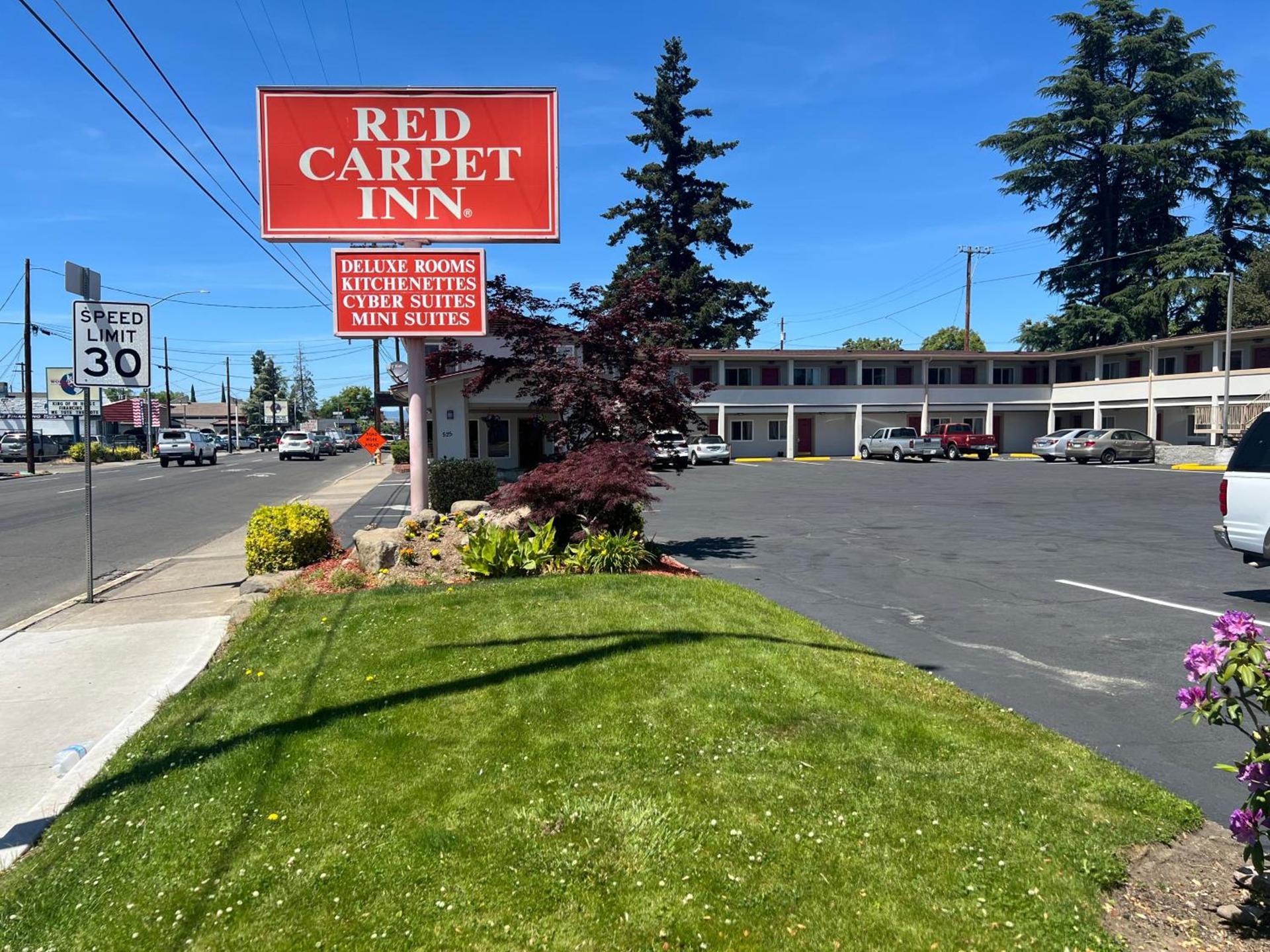 Red Carpet Inn Medford photo 3