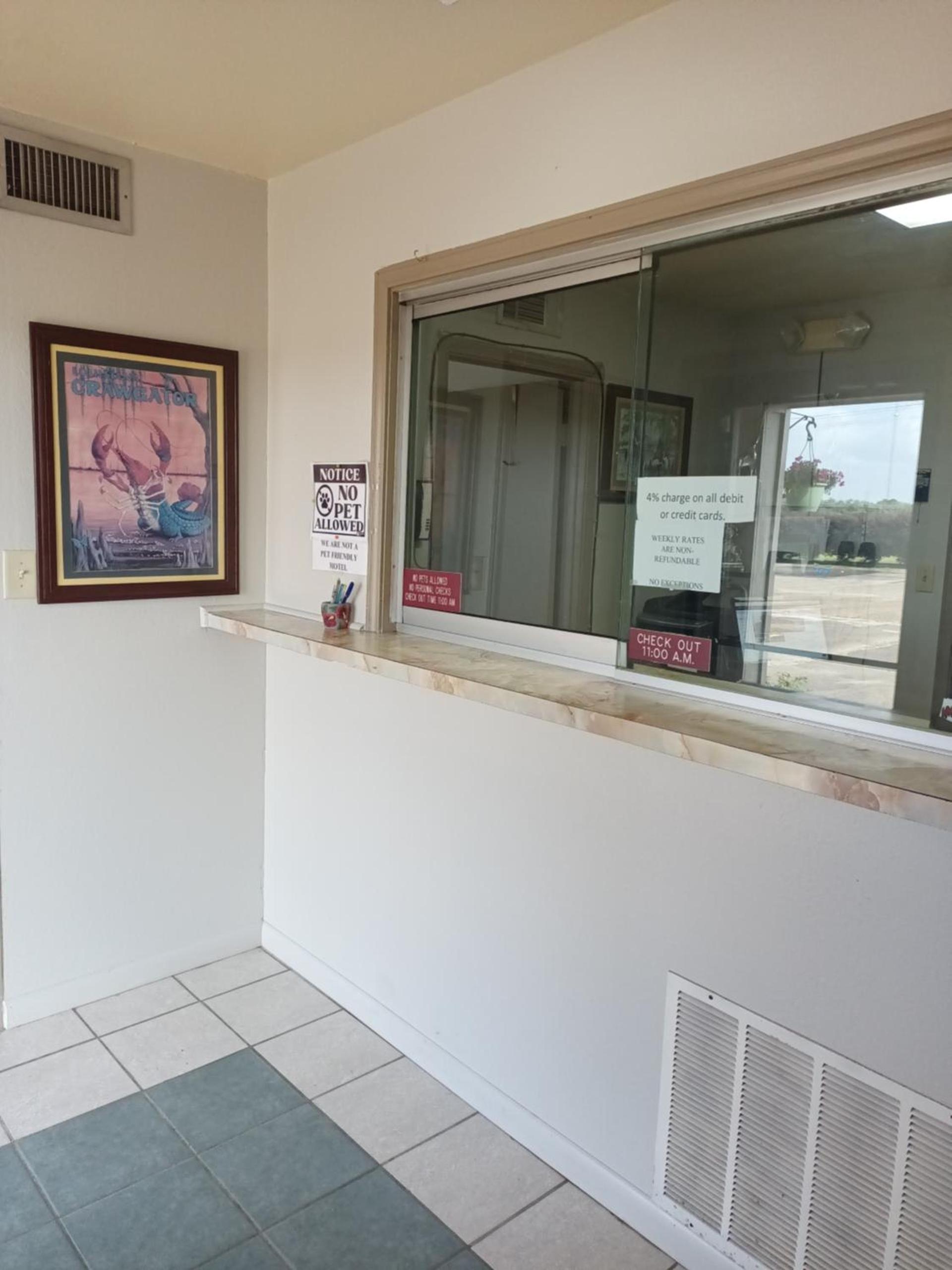 Howards Inn Motel photo 2