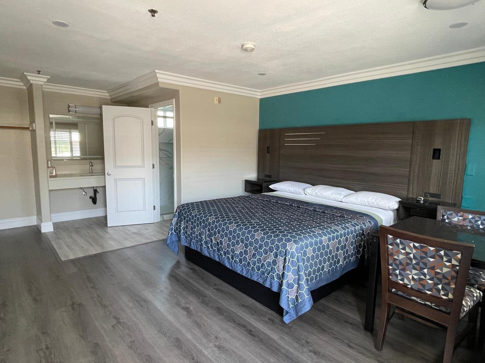 Diamond Inn photo 11