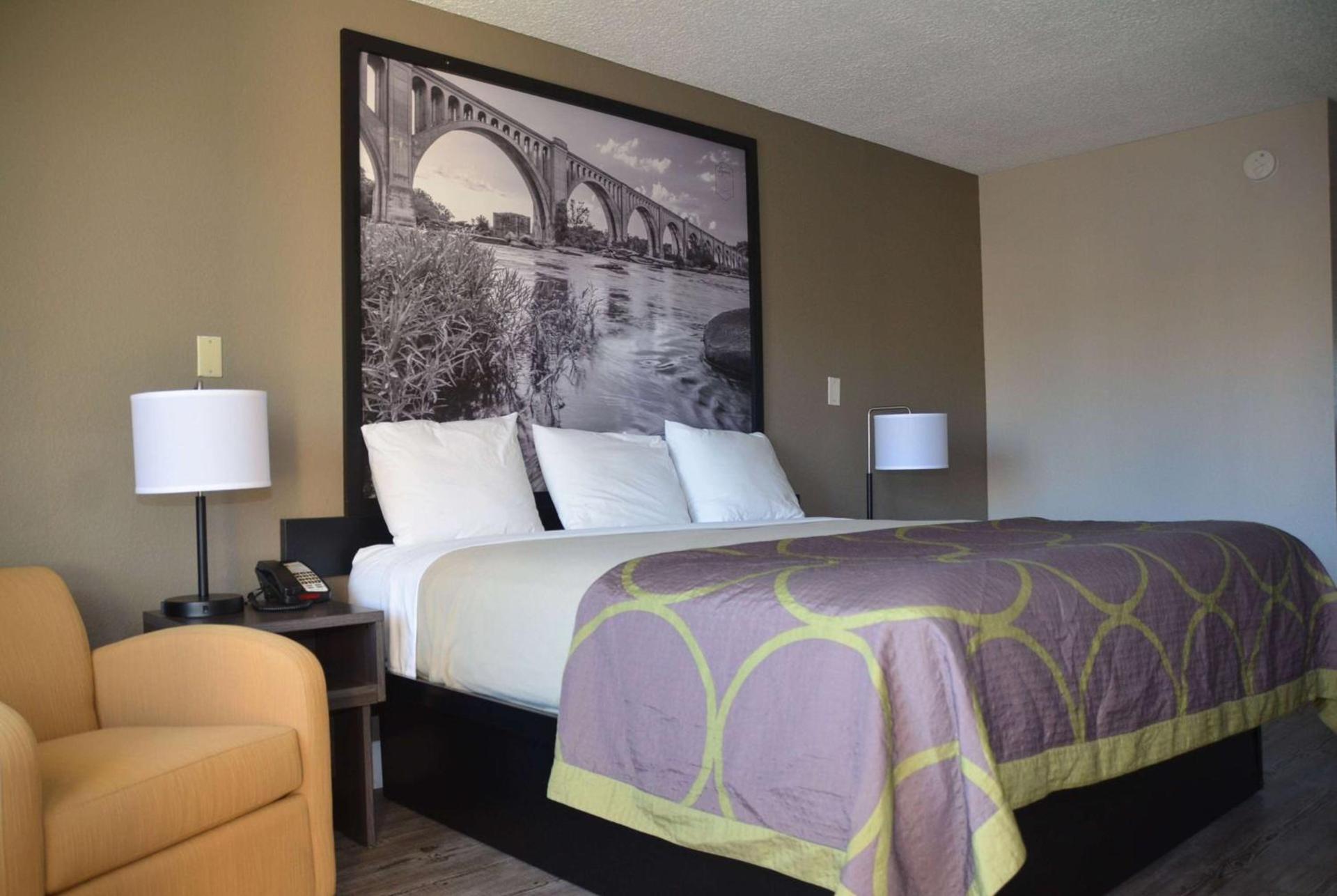Super 8 by Wyndham Fredericksburg photo 2