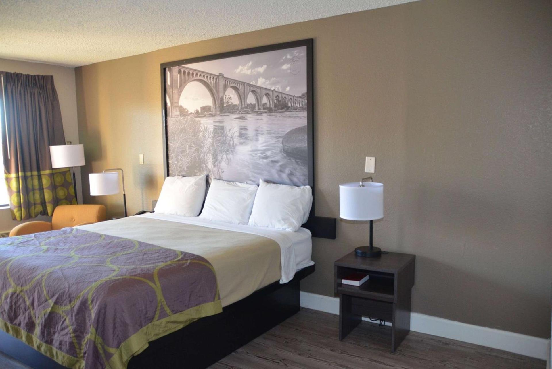 Super 8 by Wyndham Fredericksburg photo 3