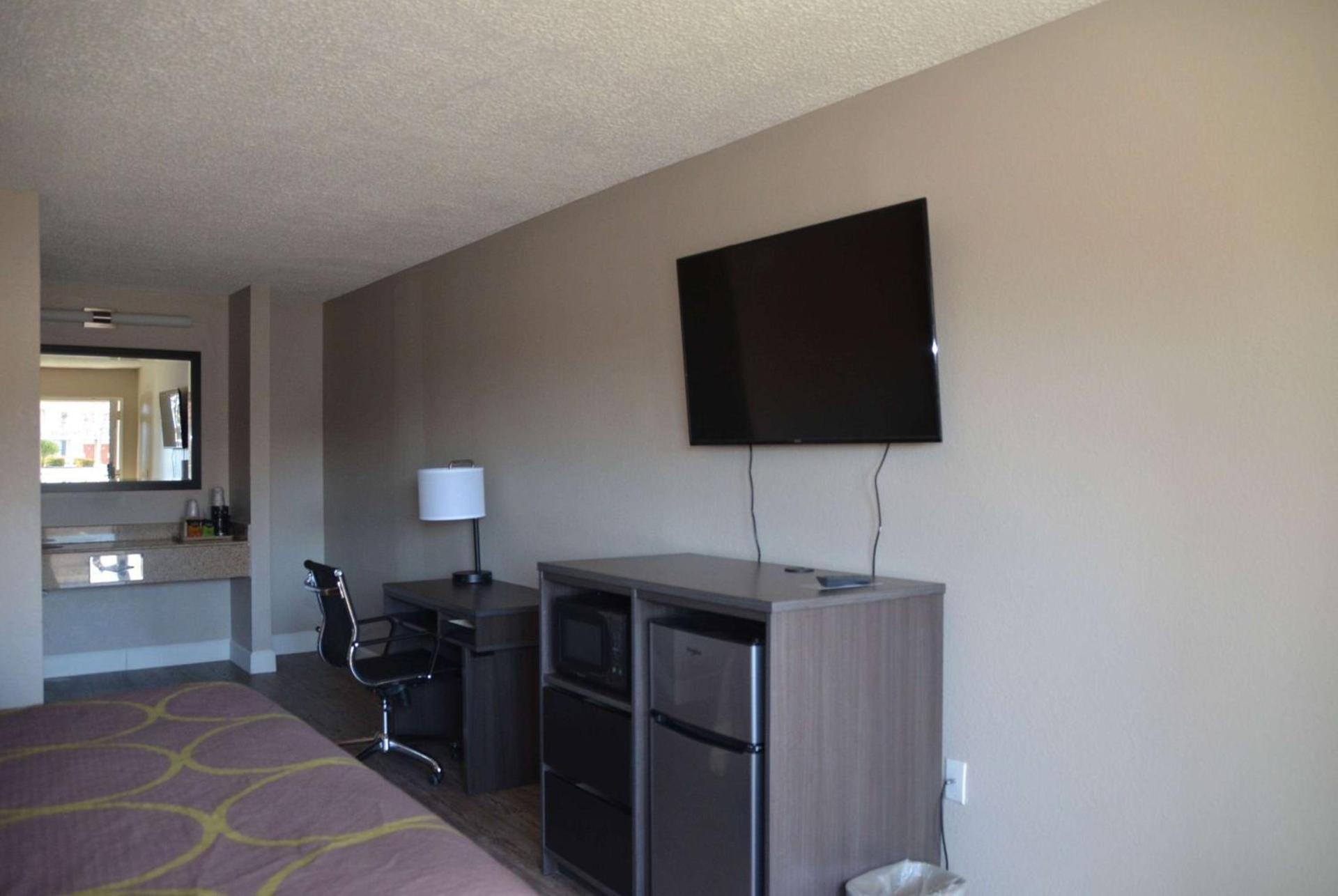 Super 8 by Wyndham Fredericksburg photo 23