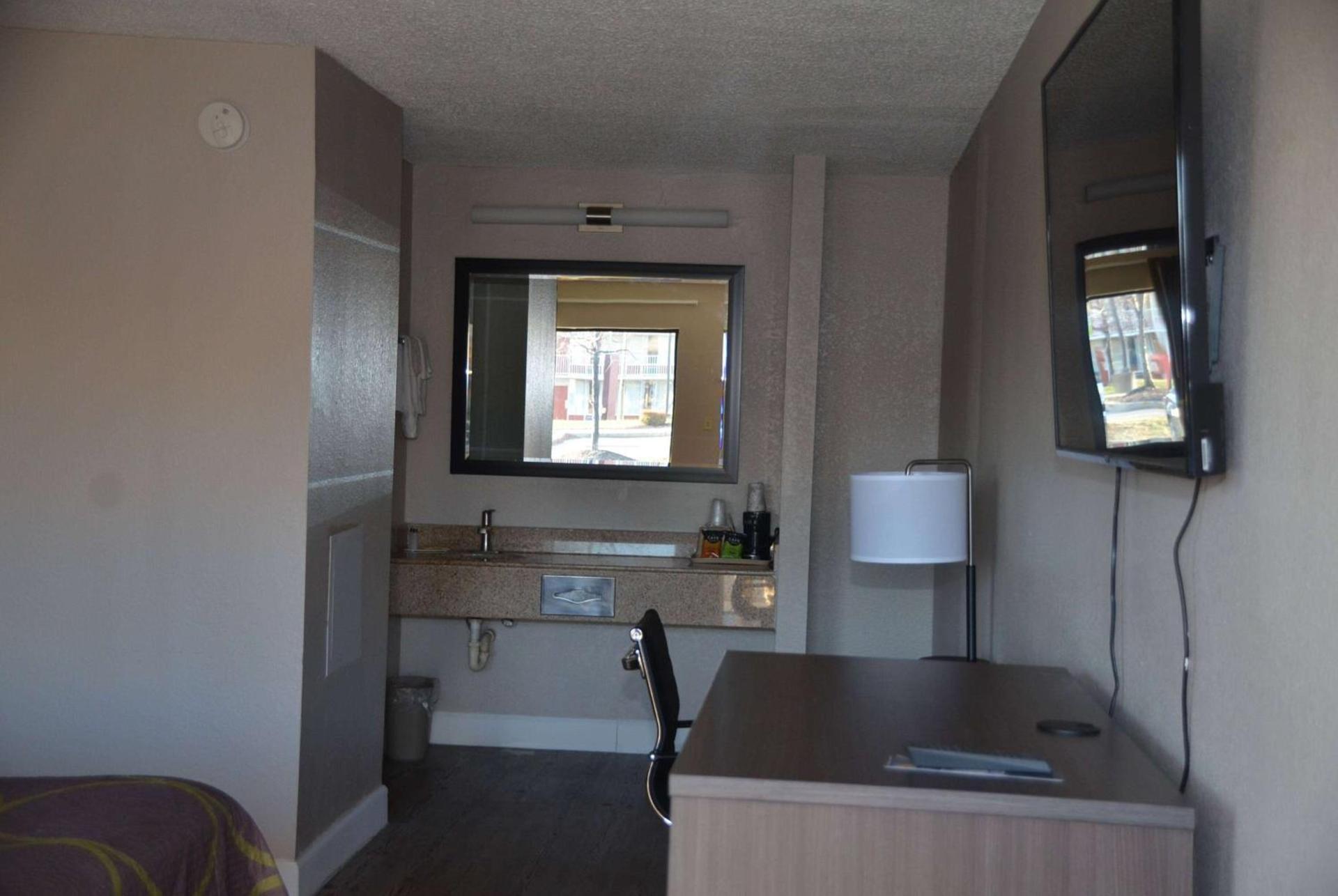 Super 8 by Wyndham Fredericksburg photo 24