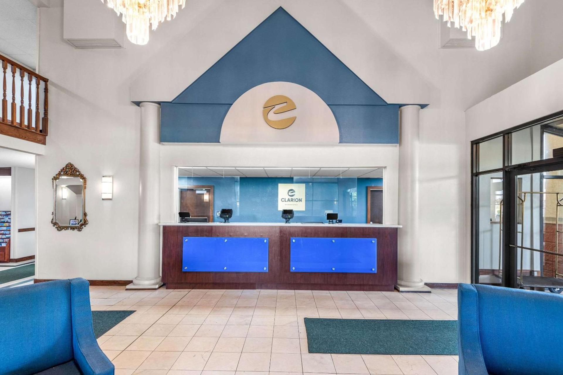 Clarion Inn & Suites Indianapolis Northwest photo 2