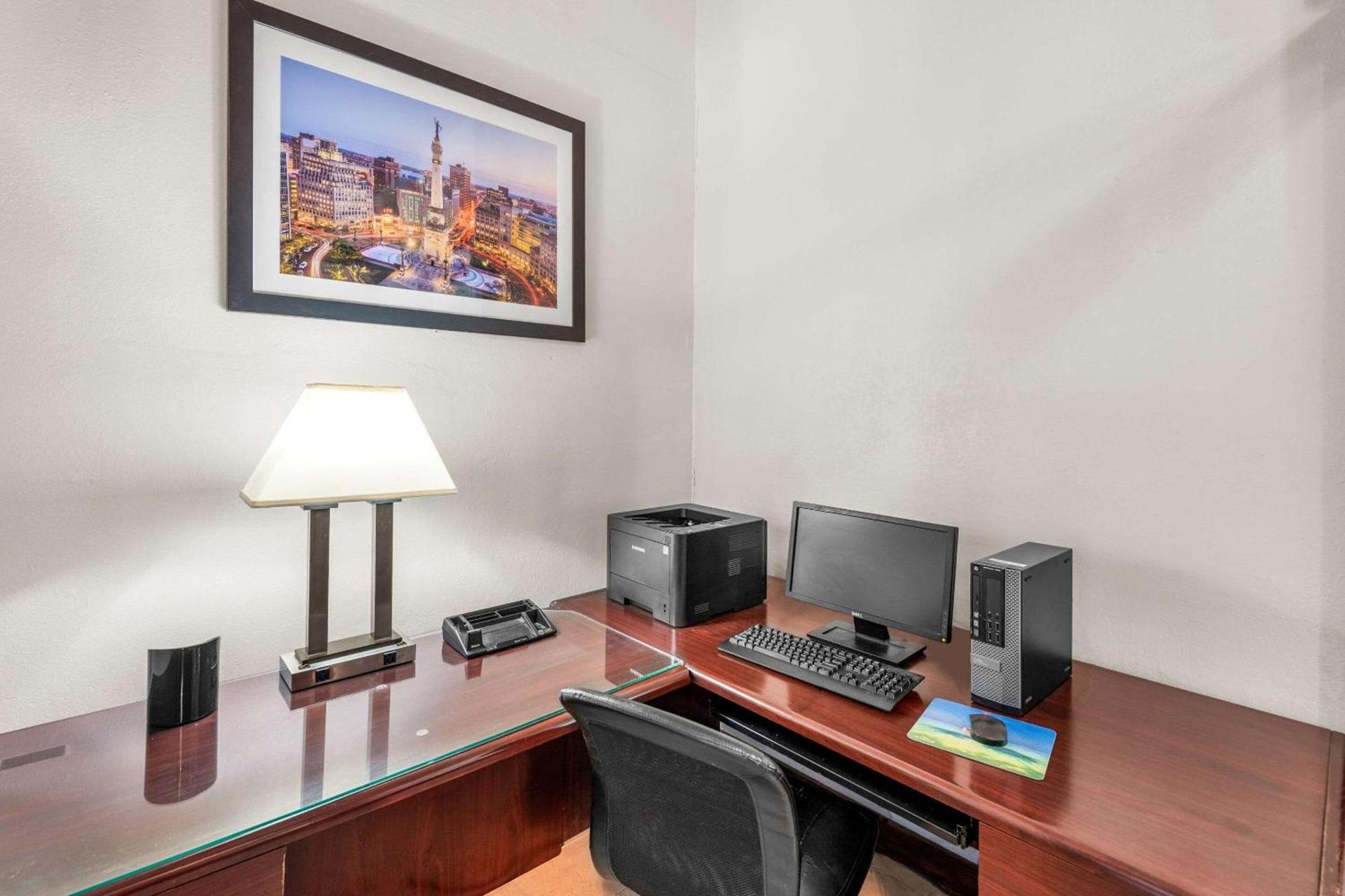 Clarion Inn & Suites Indianapolis Northwest photo 5