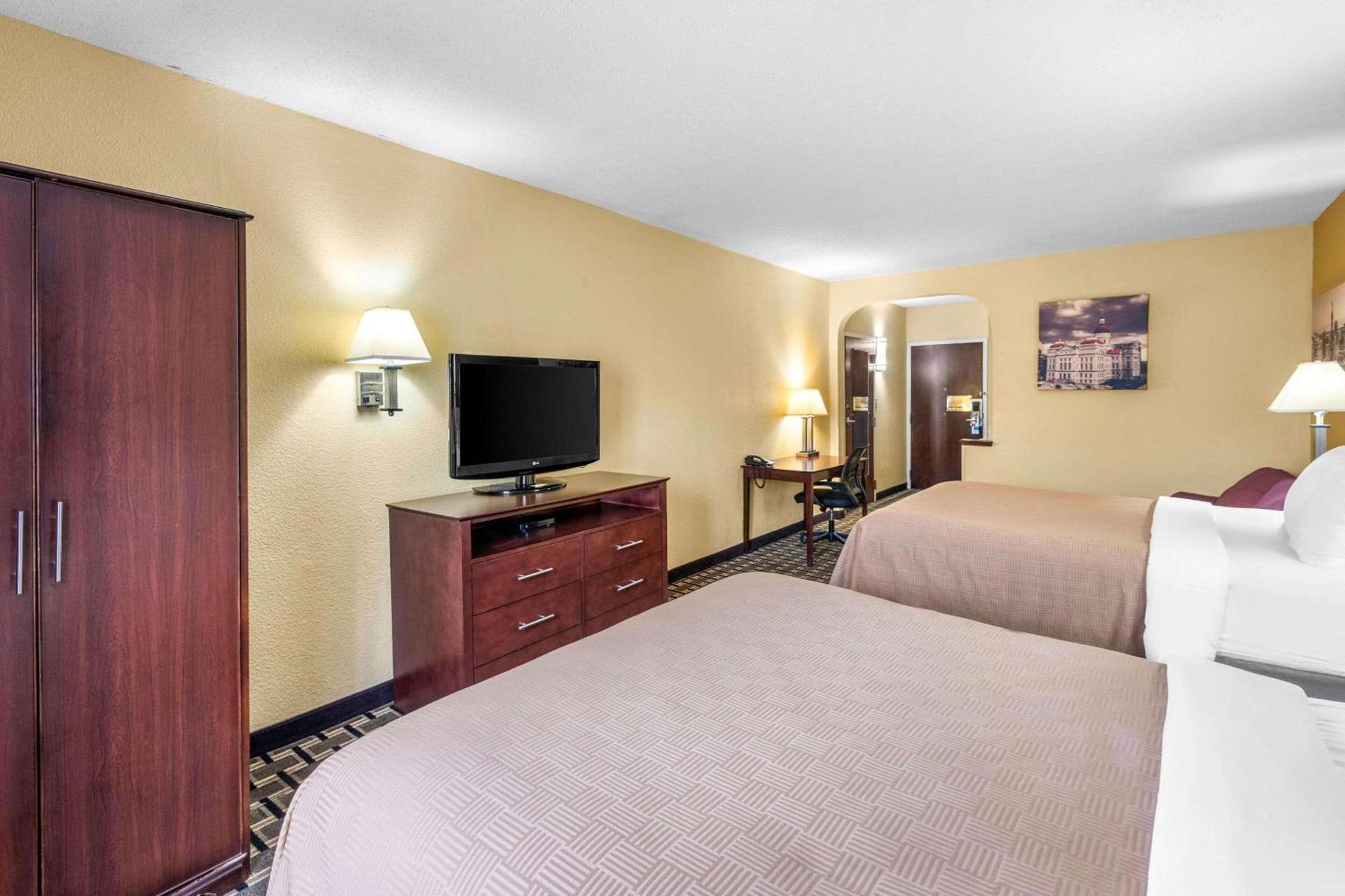 Clarion Inn & Suites Indianapolis Northwest photo 7