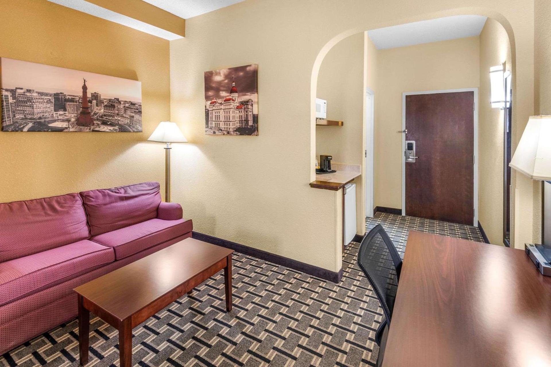 Clarion Inn & Suites Indianapolis Northwest photo 11